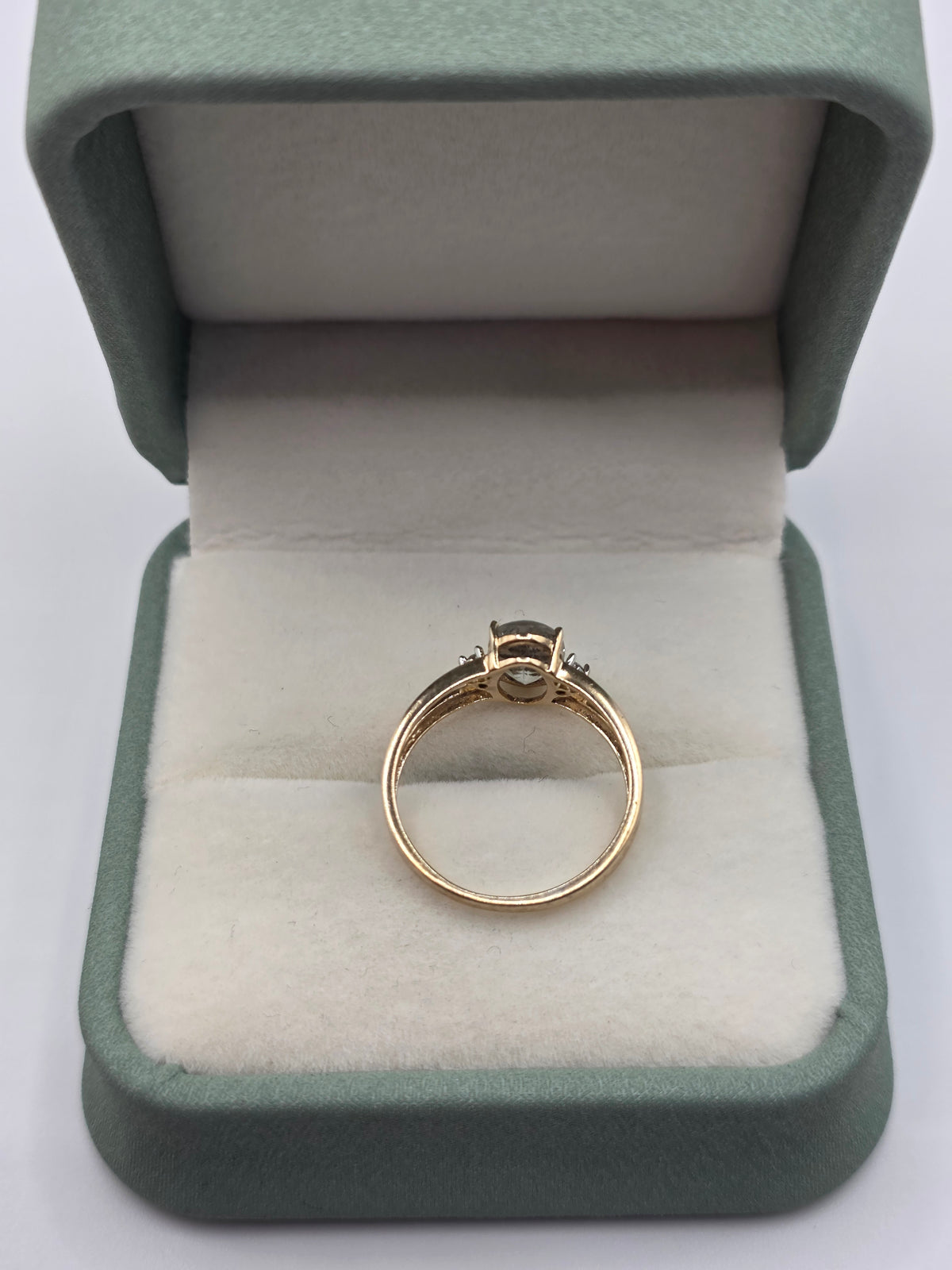 9ct gold aquamarine and diamond ring
