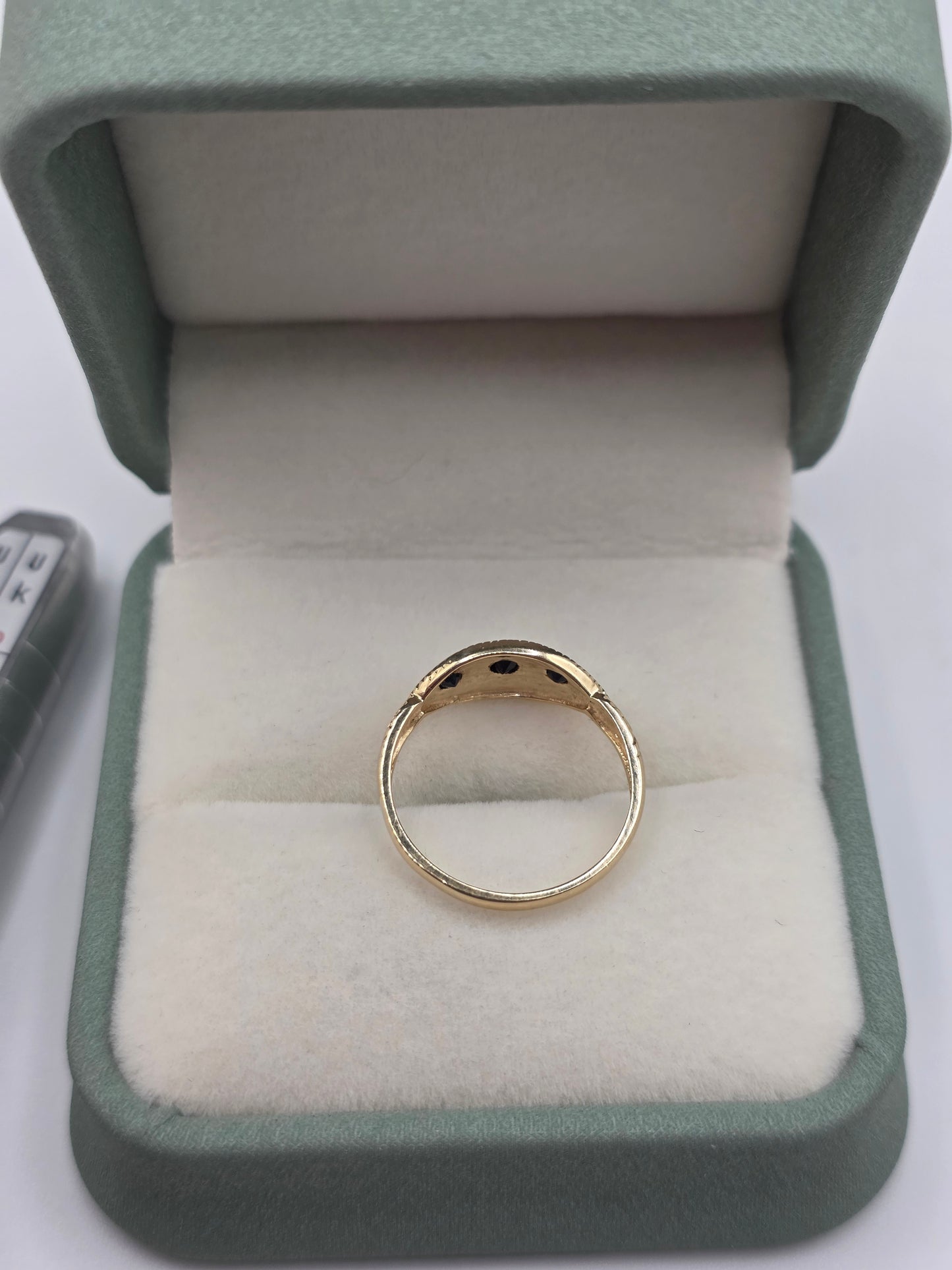 9ct gold sapphire gypsy ring