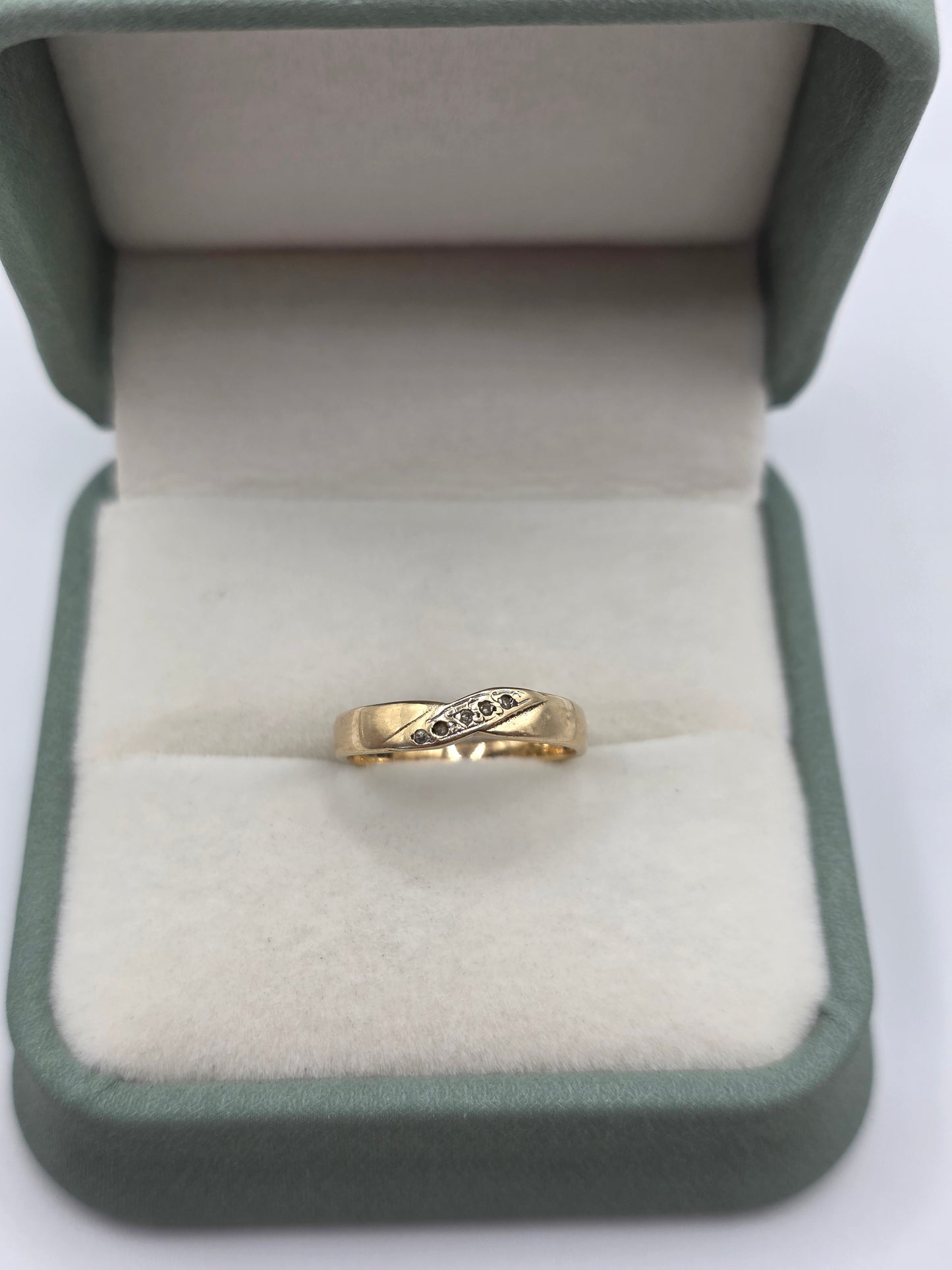 9ct gold diamond ring