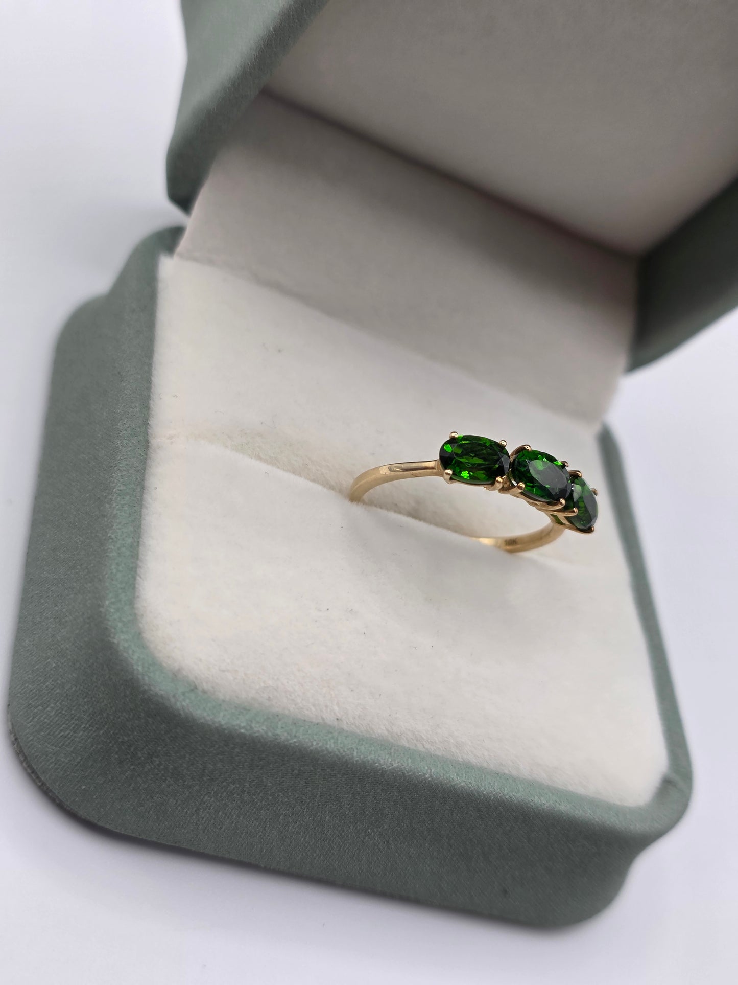 9ct gold diopside ring