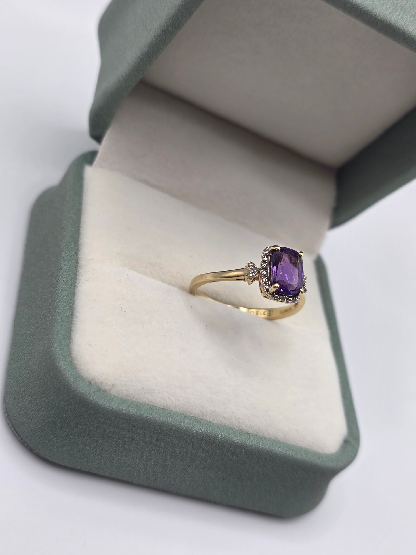 9ct gold amethyst and diamond ring
