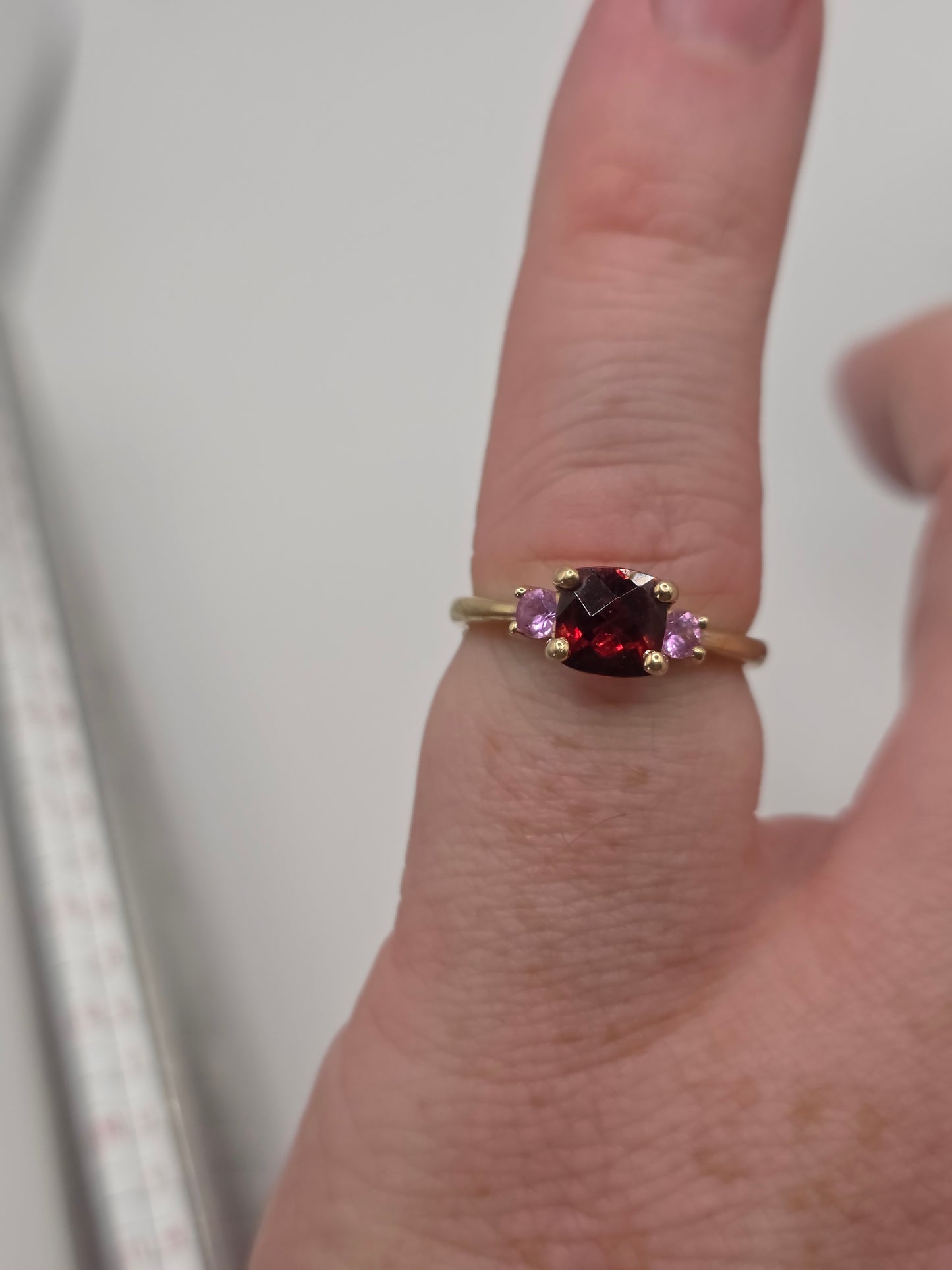 9ct gold garnet and pink sapphire ring