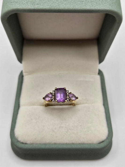 9ct gold amethyst and diamond ring