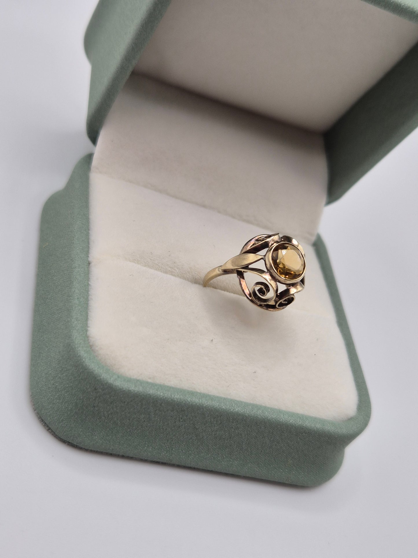 9ct gold citrine ring