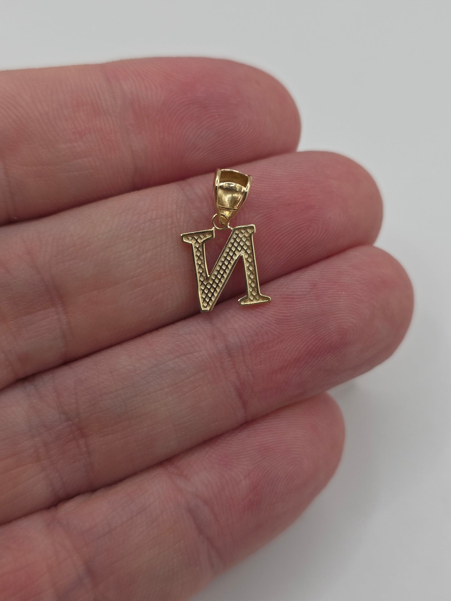 9ct gold initial N pendant