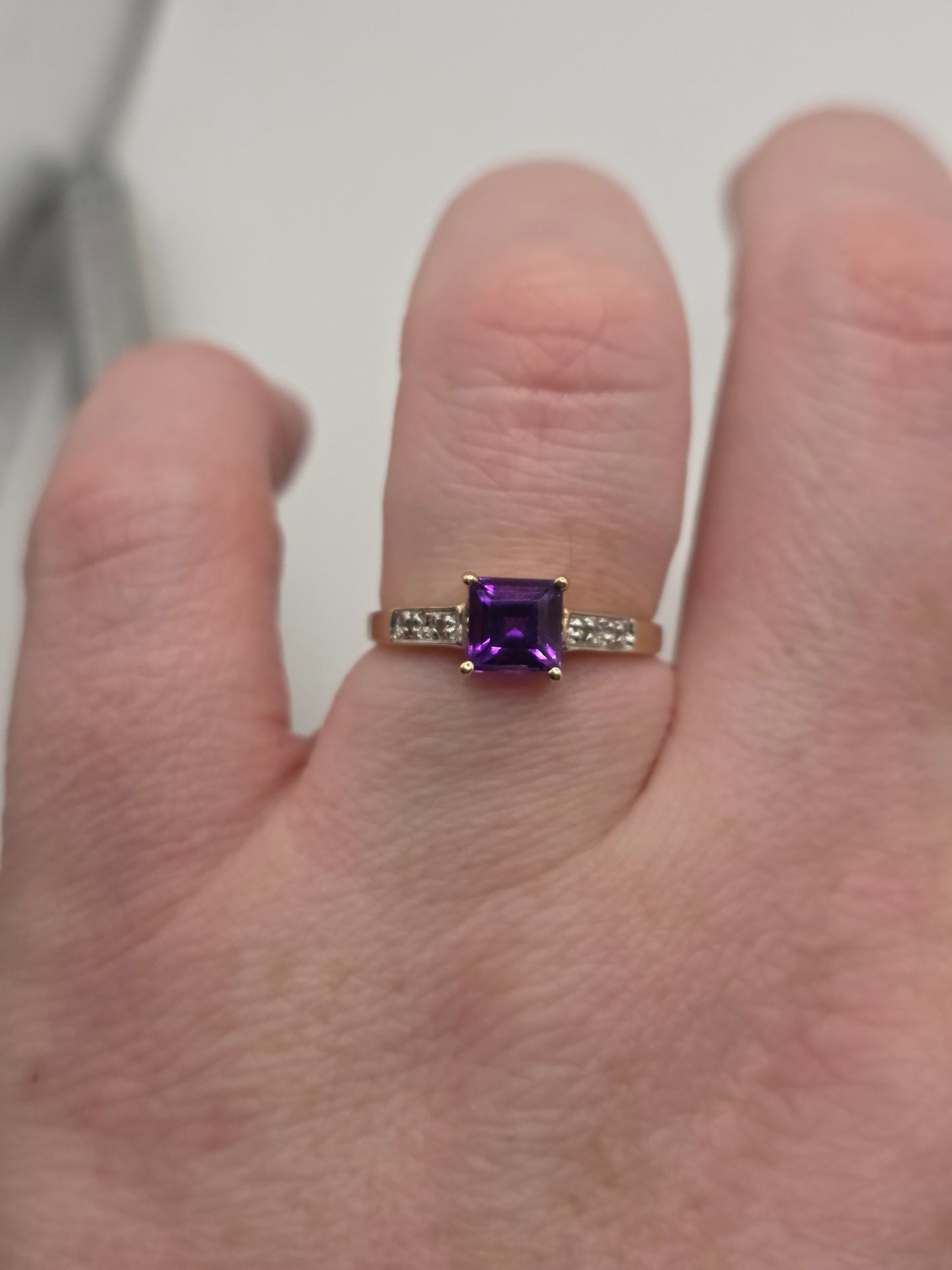 9ct gold amethyst and diamond ring