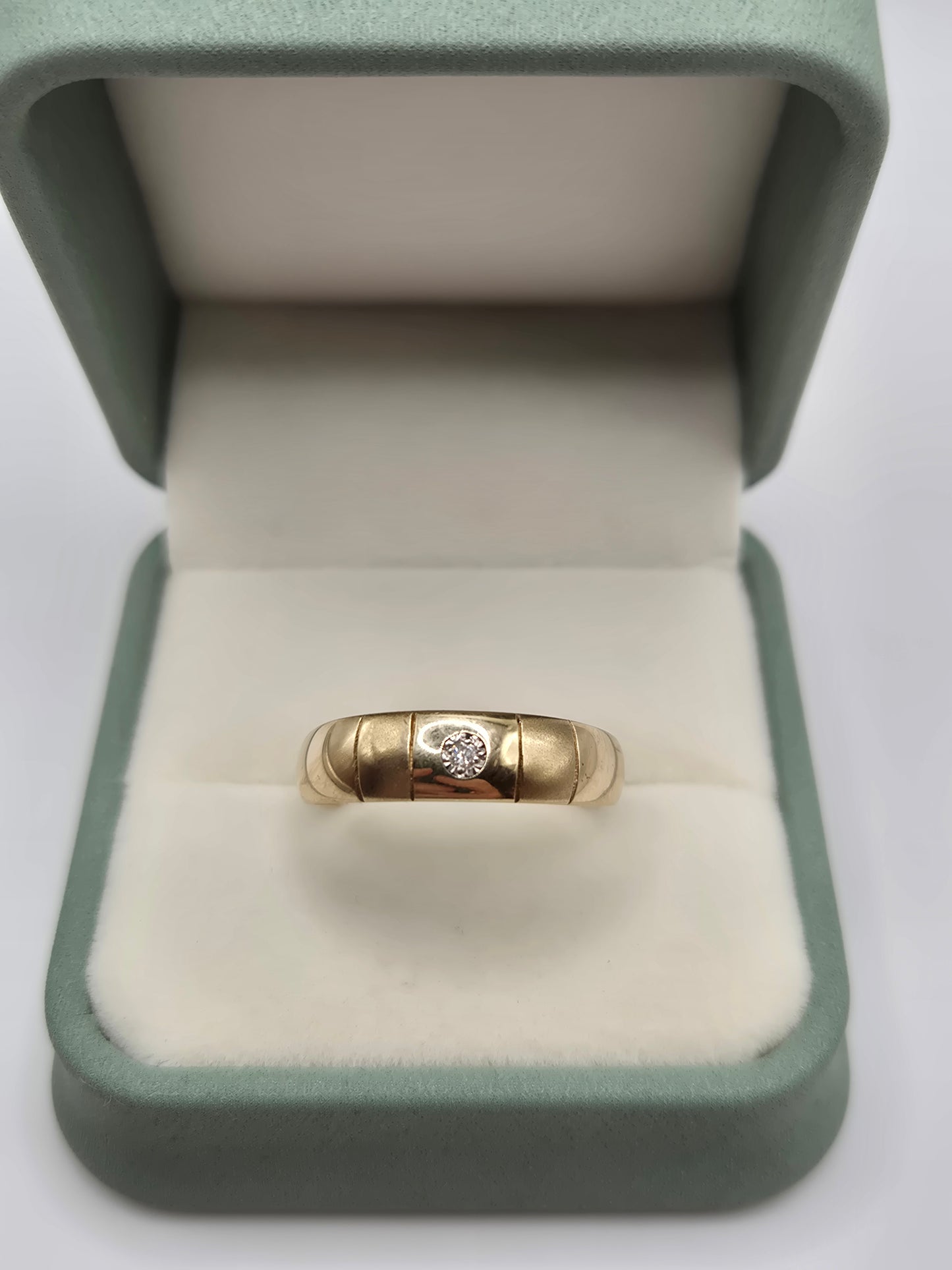 9ct gold diamond gypsy ring