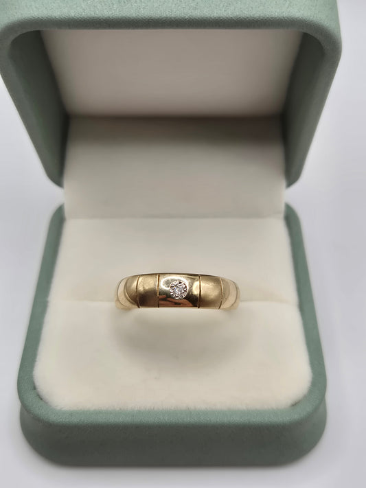 9ct gold diamond gypsy ring