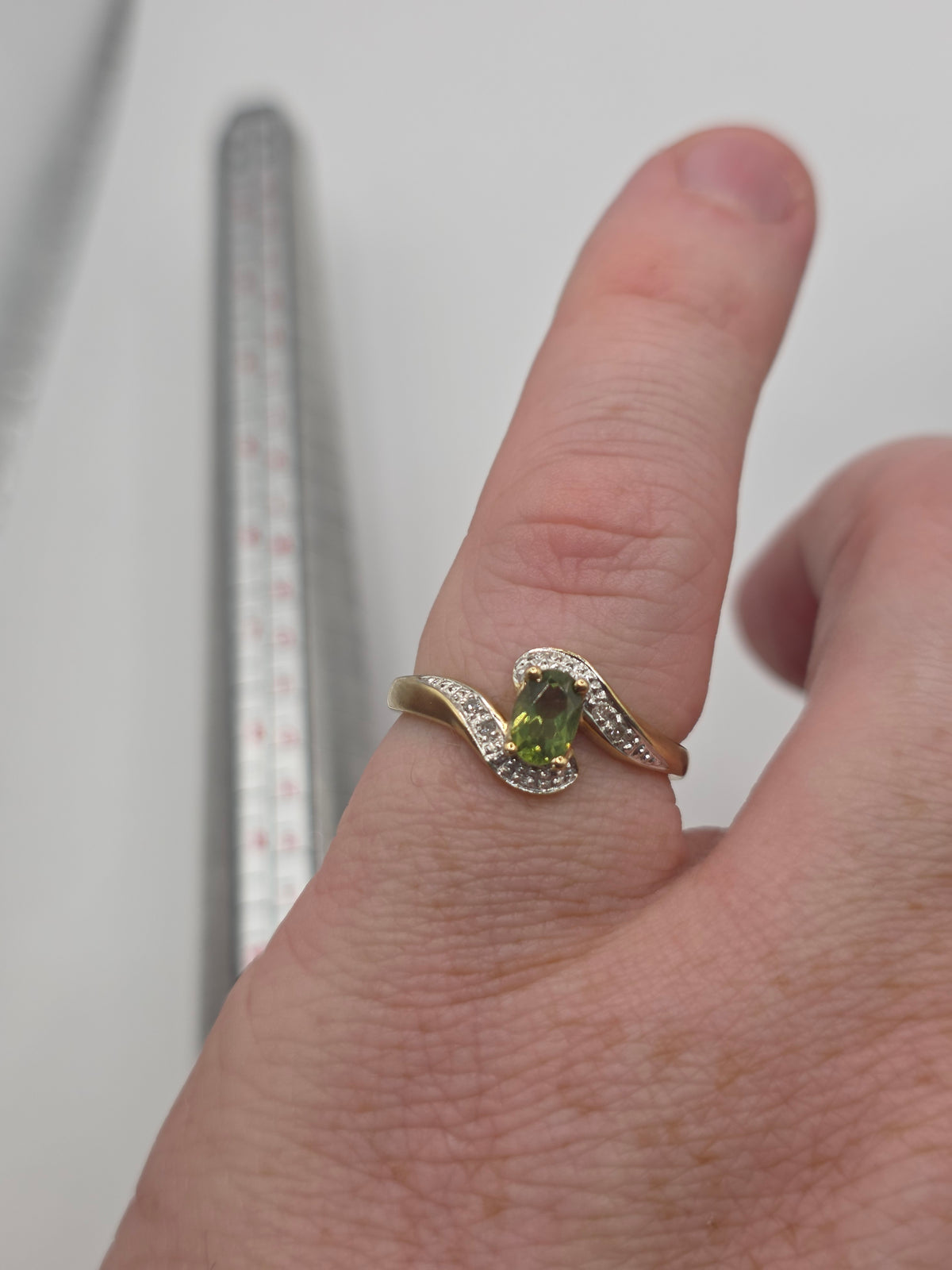 9ct gold peridot and diamond ring