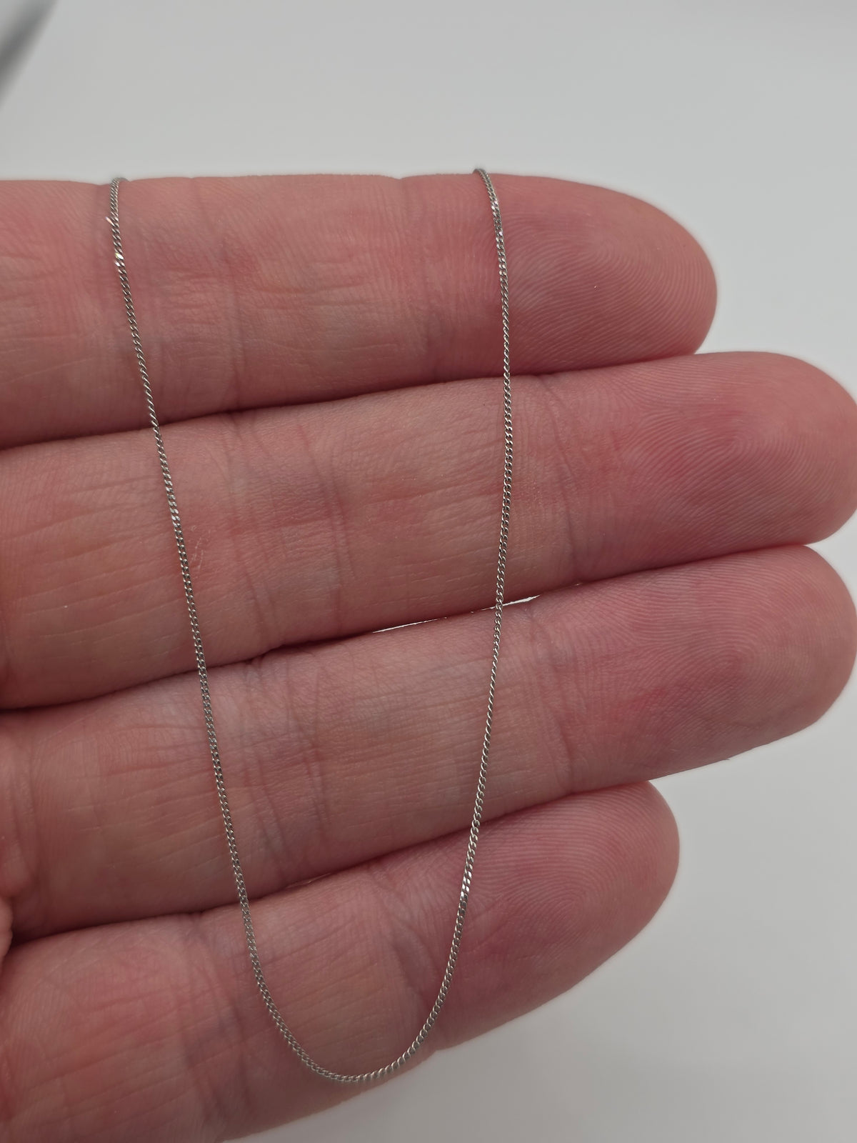 9ct white gold chain (137)