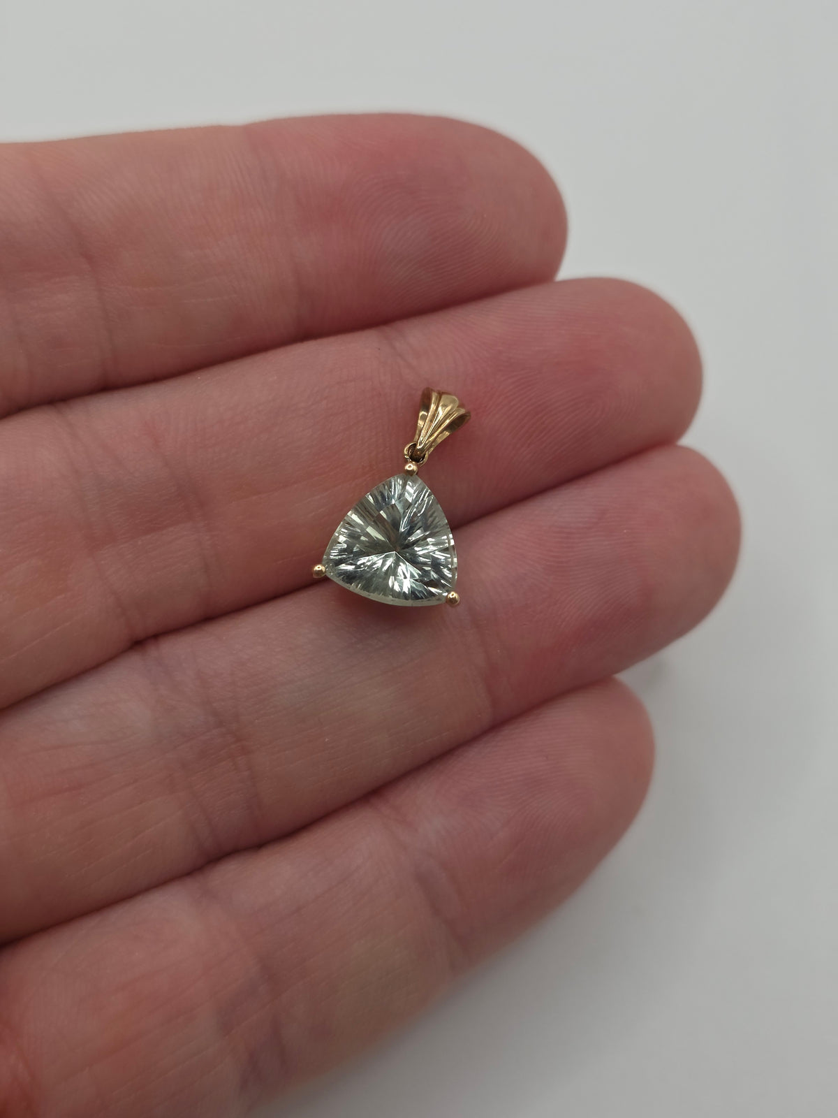 9ct gold green amethyst pendant