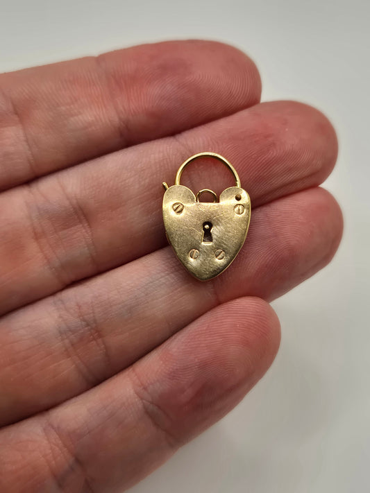 9ct gold padlock (22)