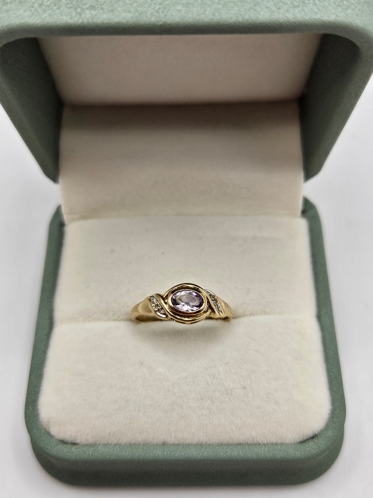 9ct gold amethyst and diamond ring