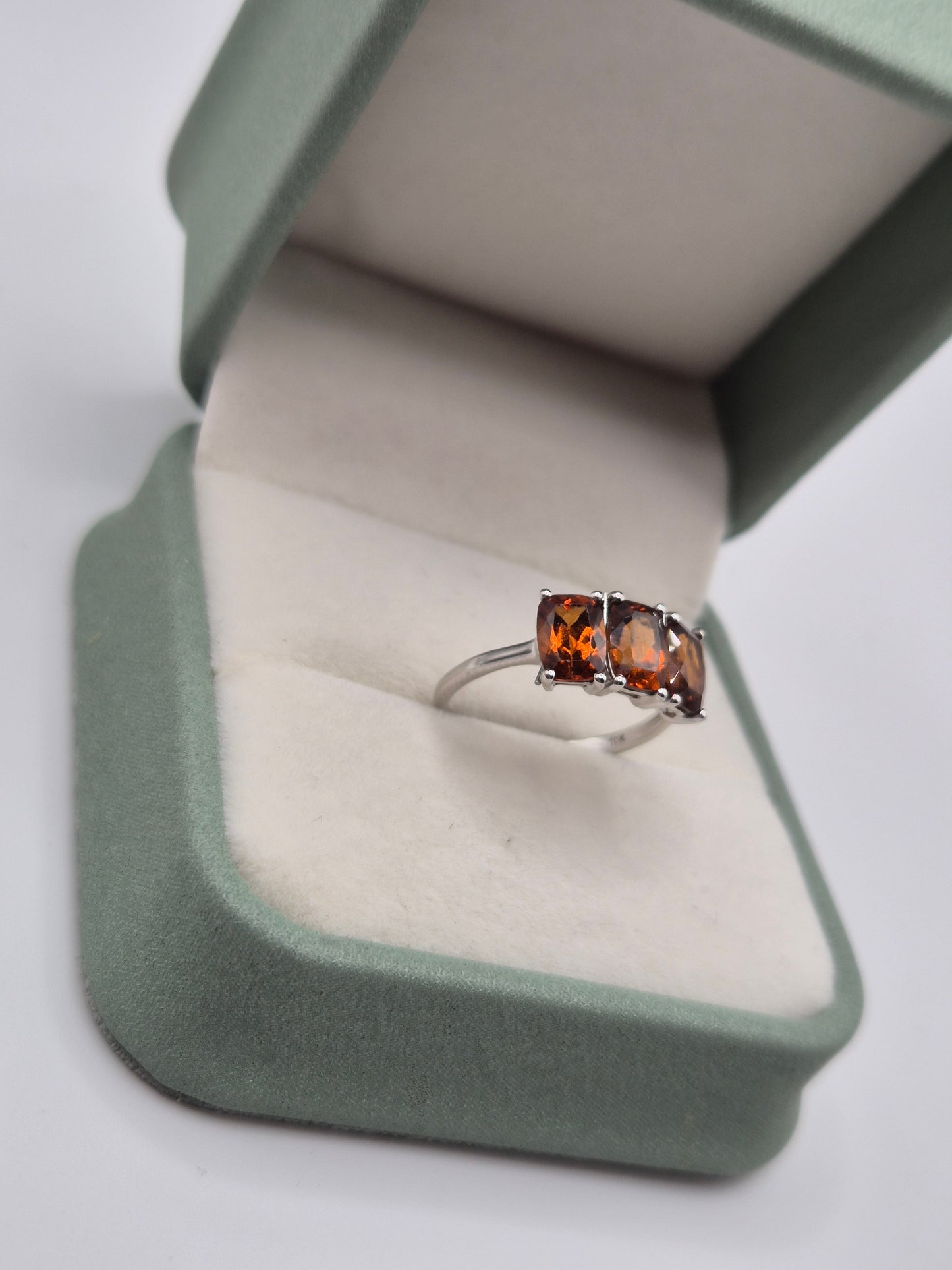 9ct white gold citrine ring