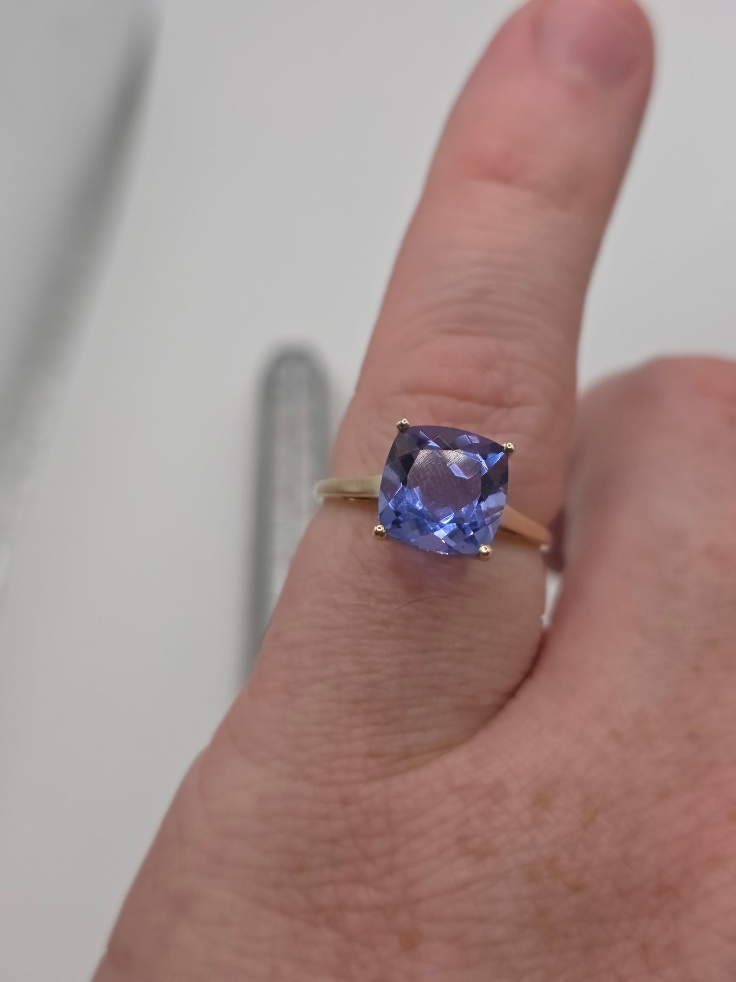 9ct gold colour change fluorite ring