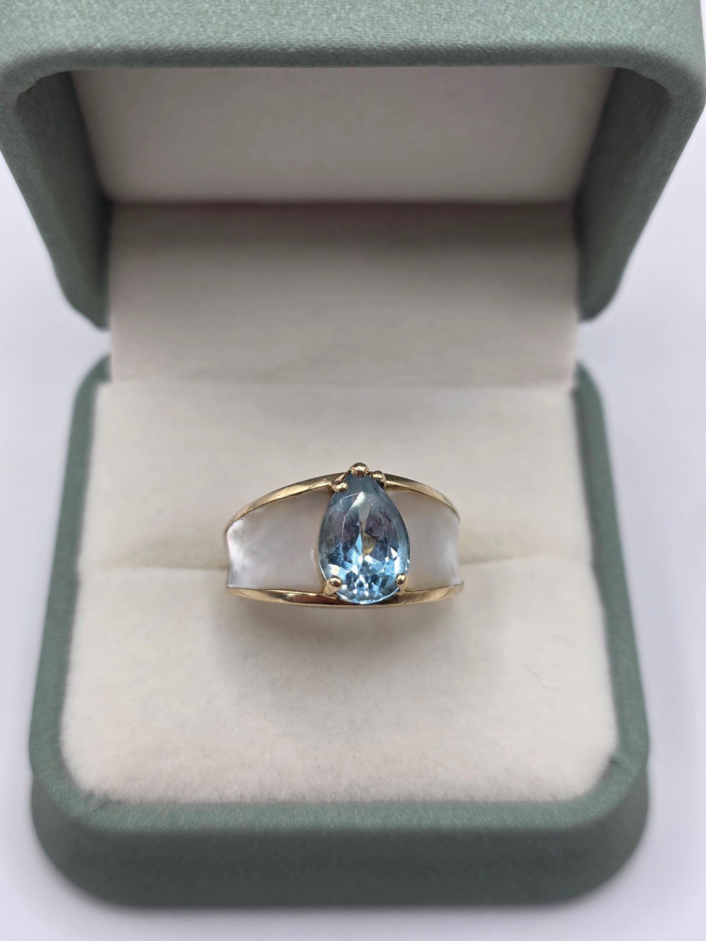 9ct gold mother of pearl and topaz ring