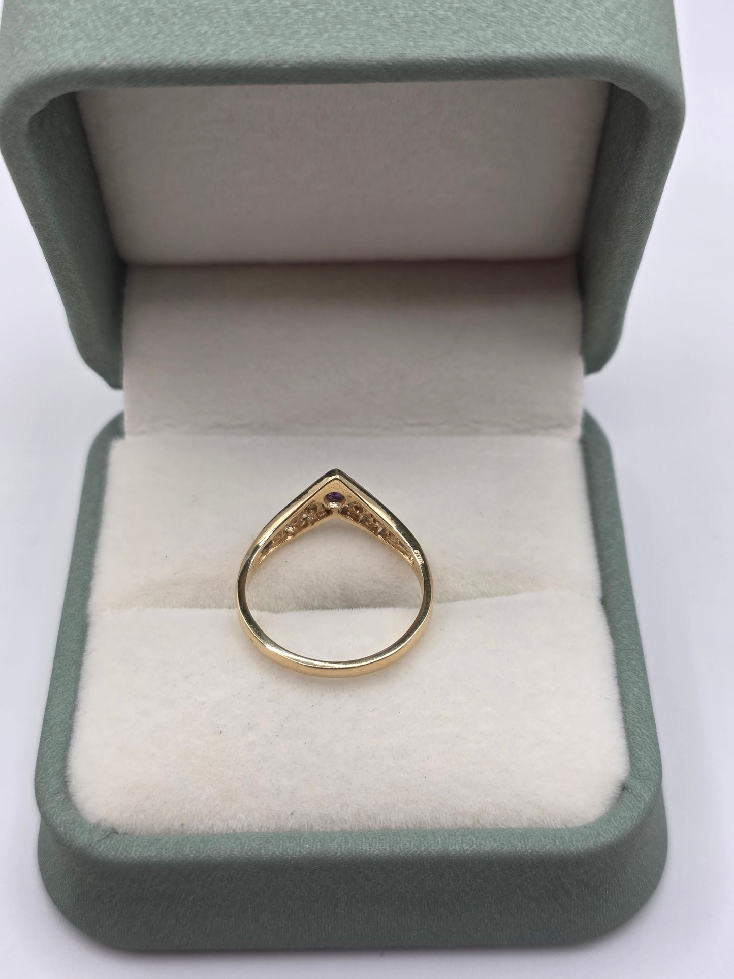 9ct gold amethyst wishbone ring