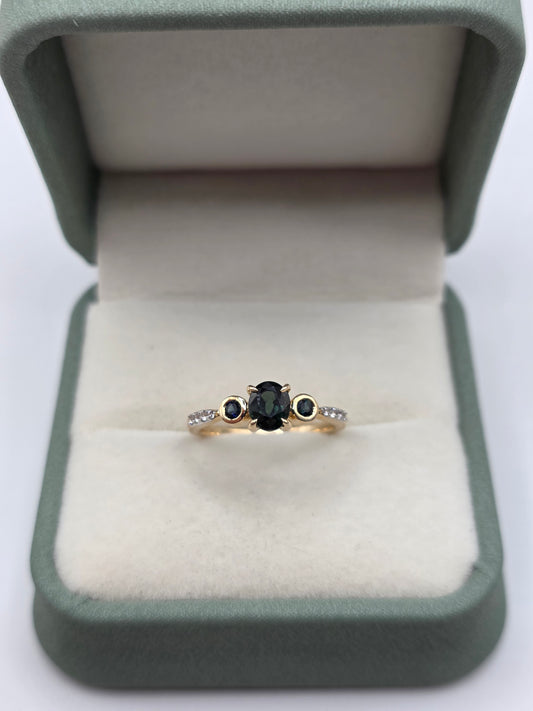 9ct gold spinel ring
