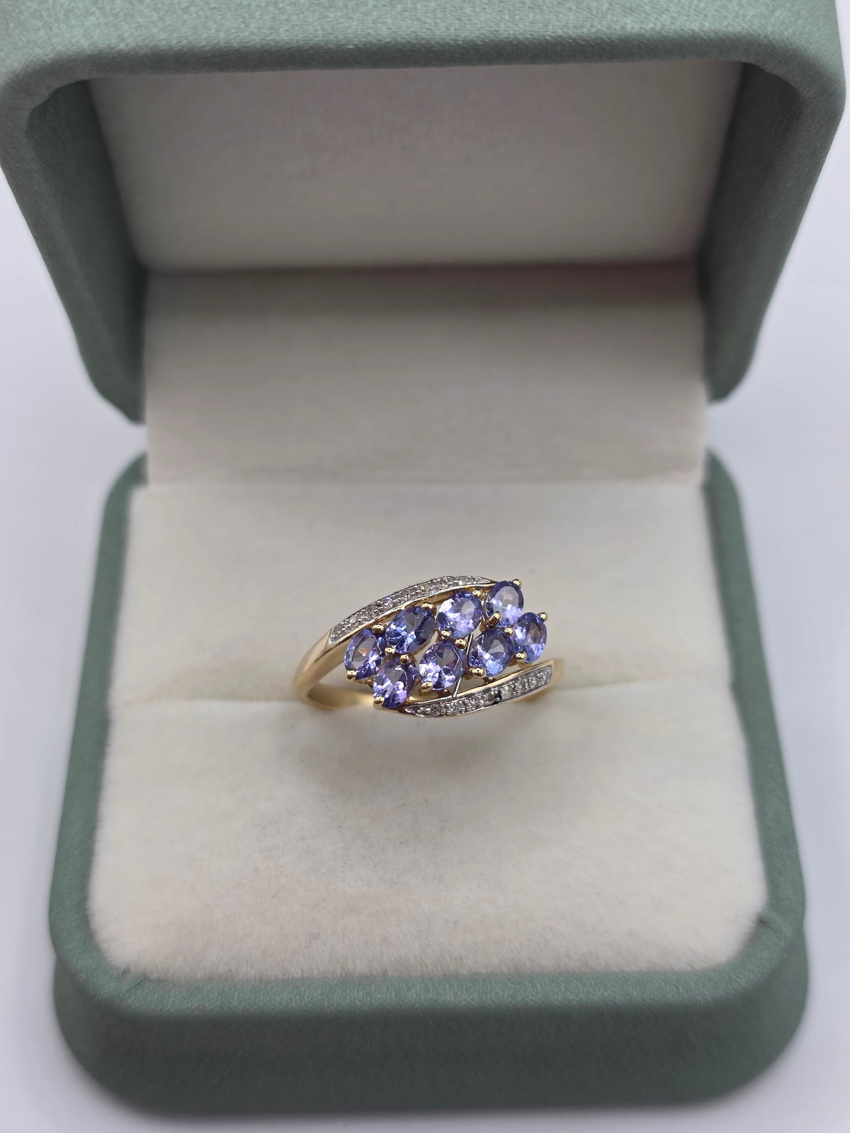 9ct gold tanzanite and diamond ring