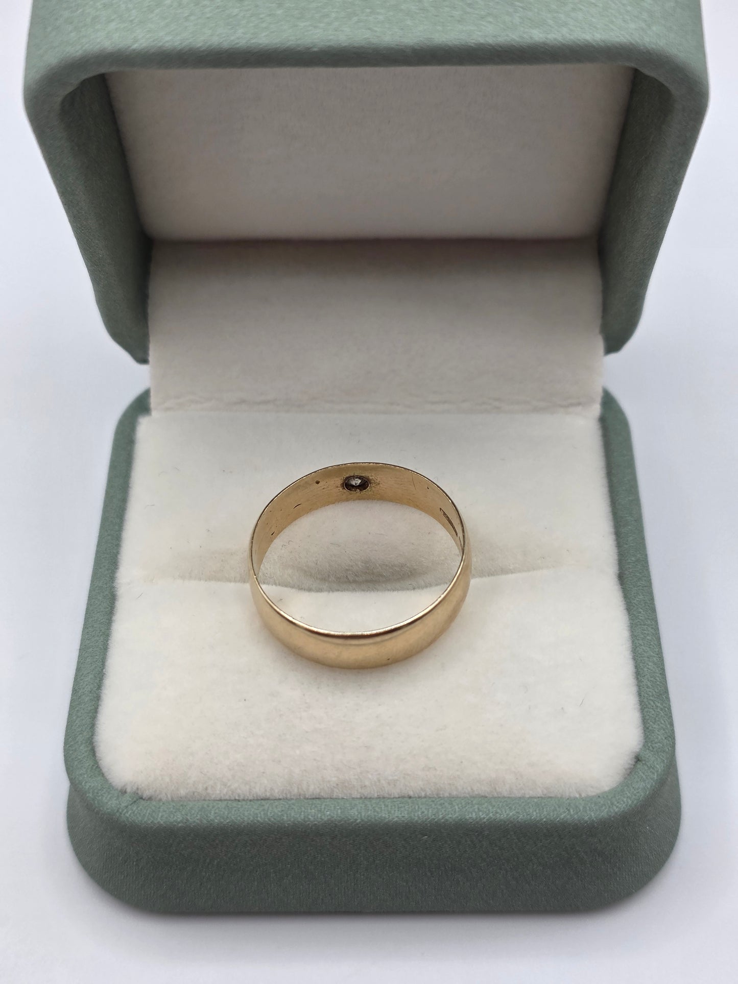 9ct gold diamond ring