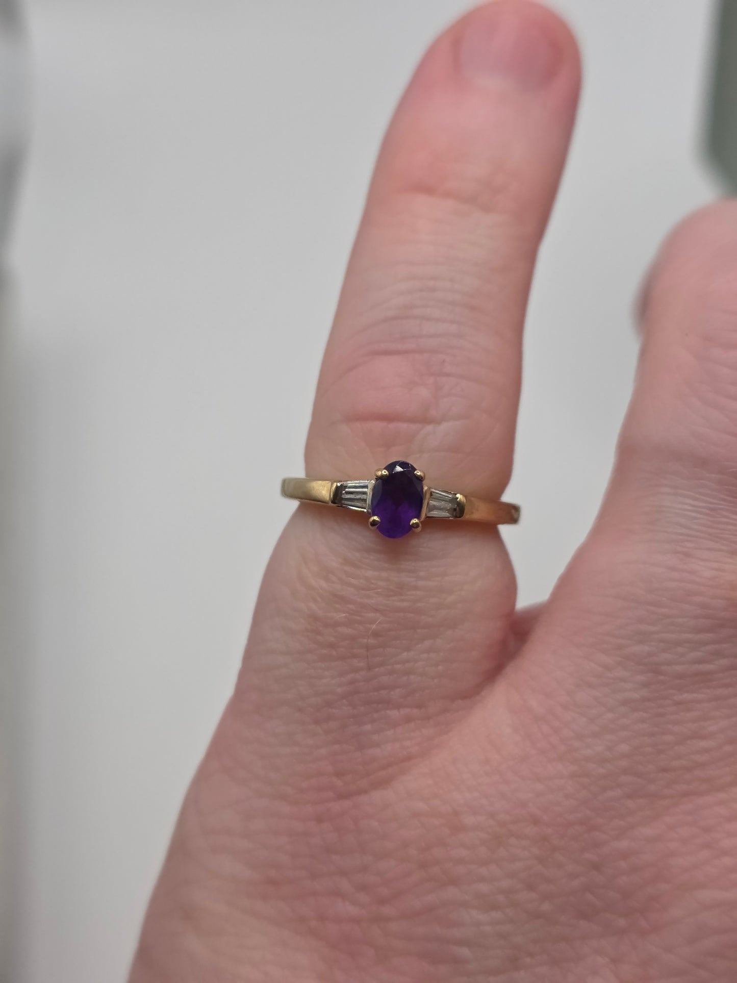 9ct gold amethyst and zirconia ring