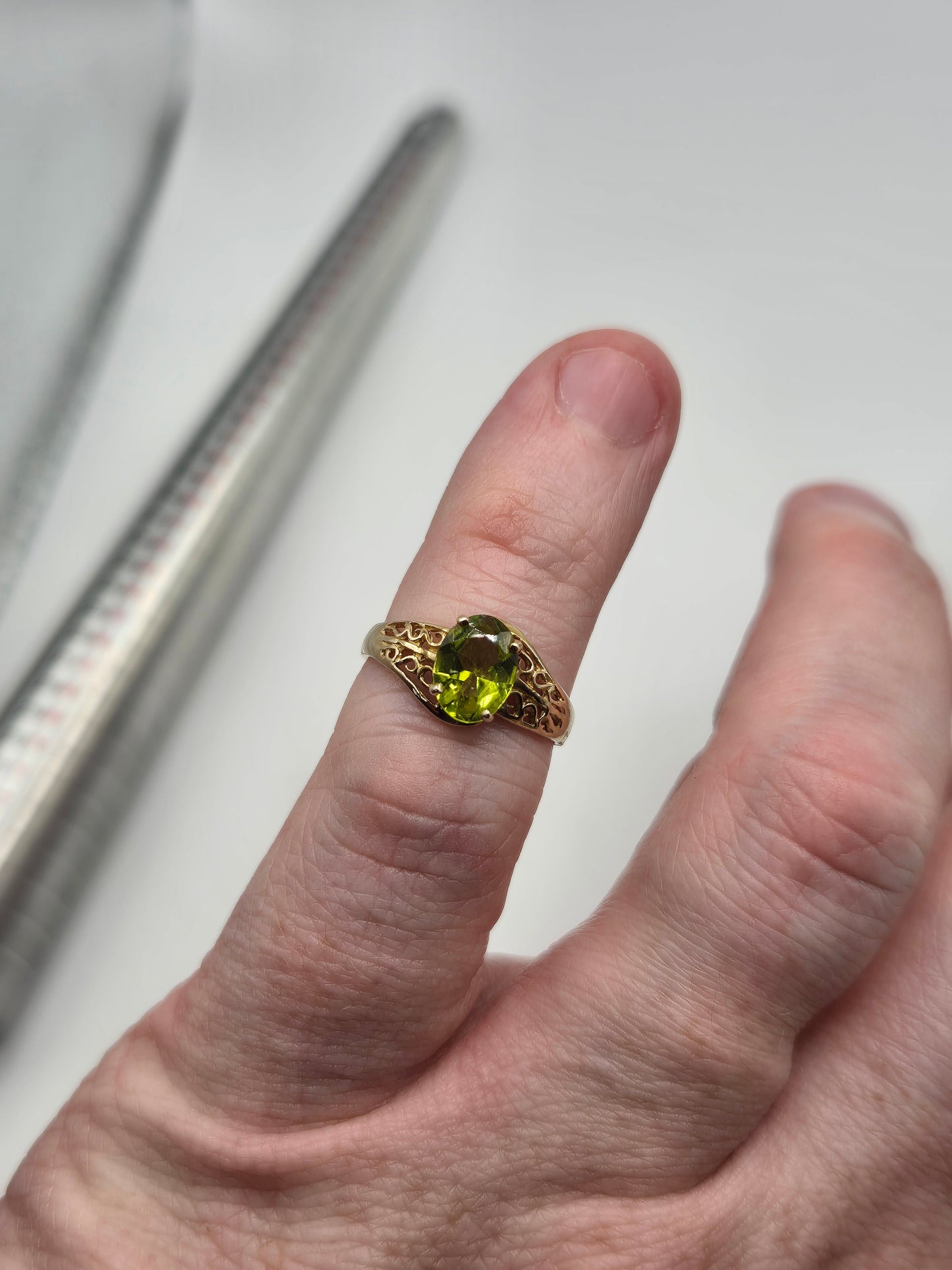 9ct gold peridot ring
