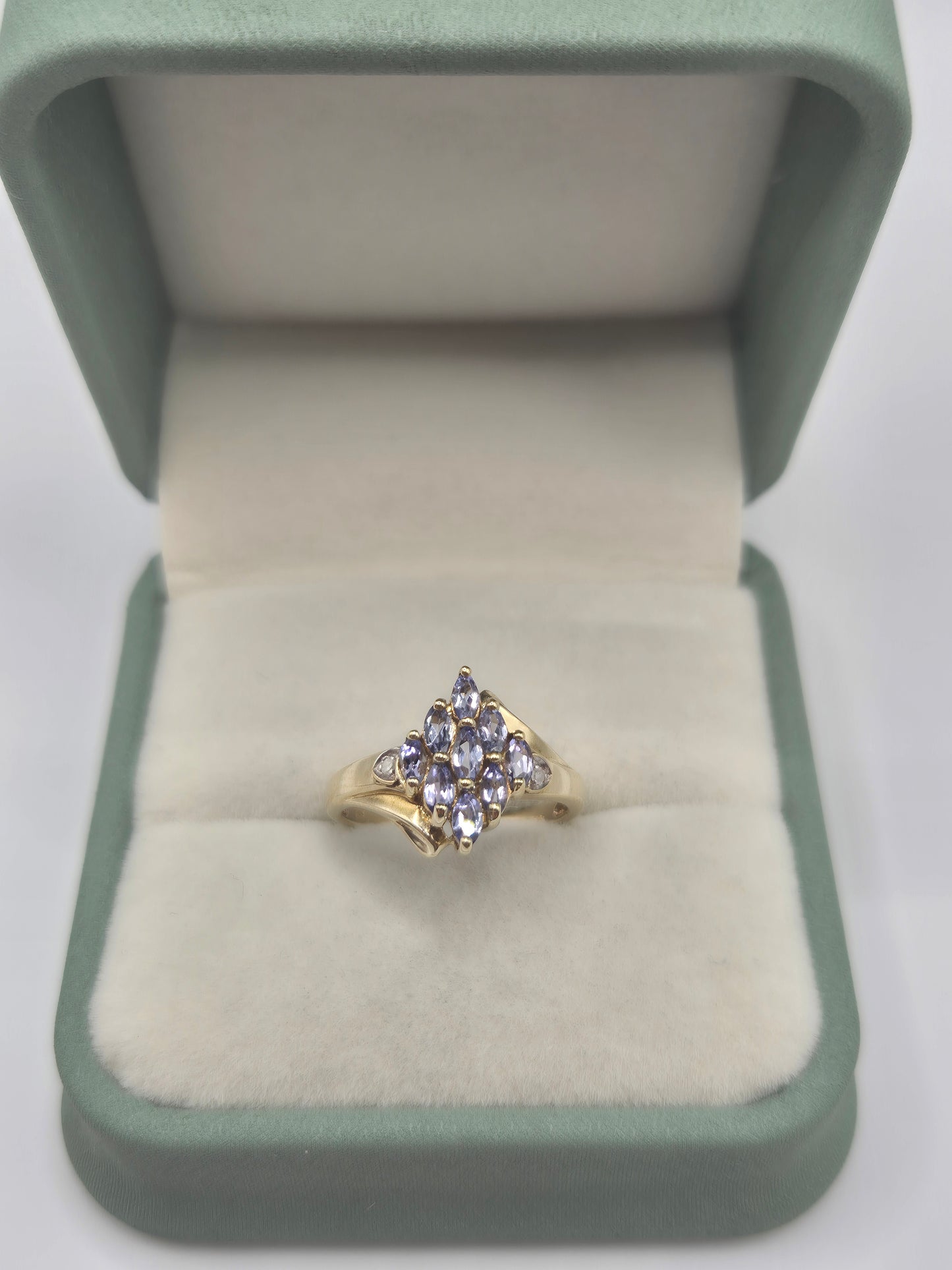 9ct gold tanzanite and diamond ring
