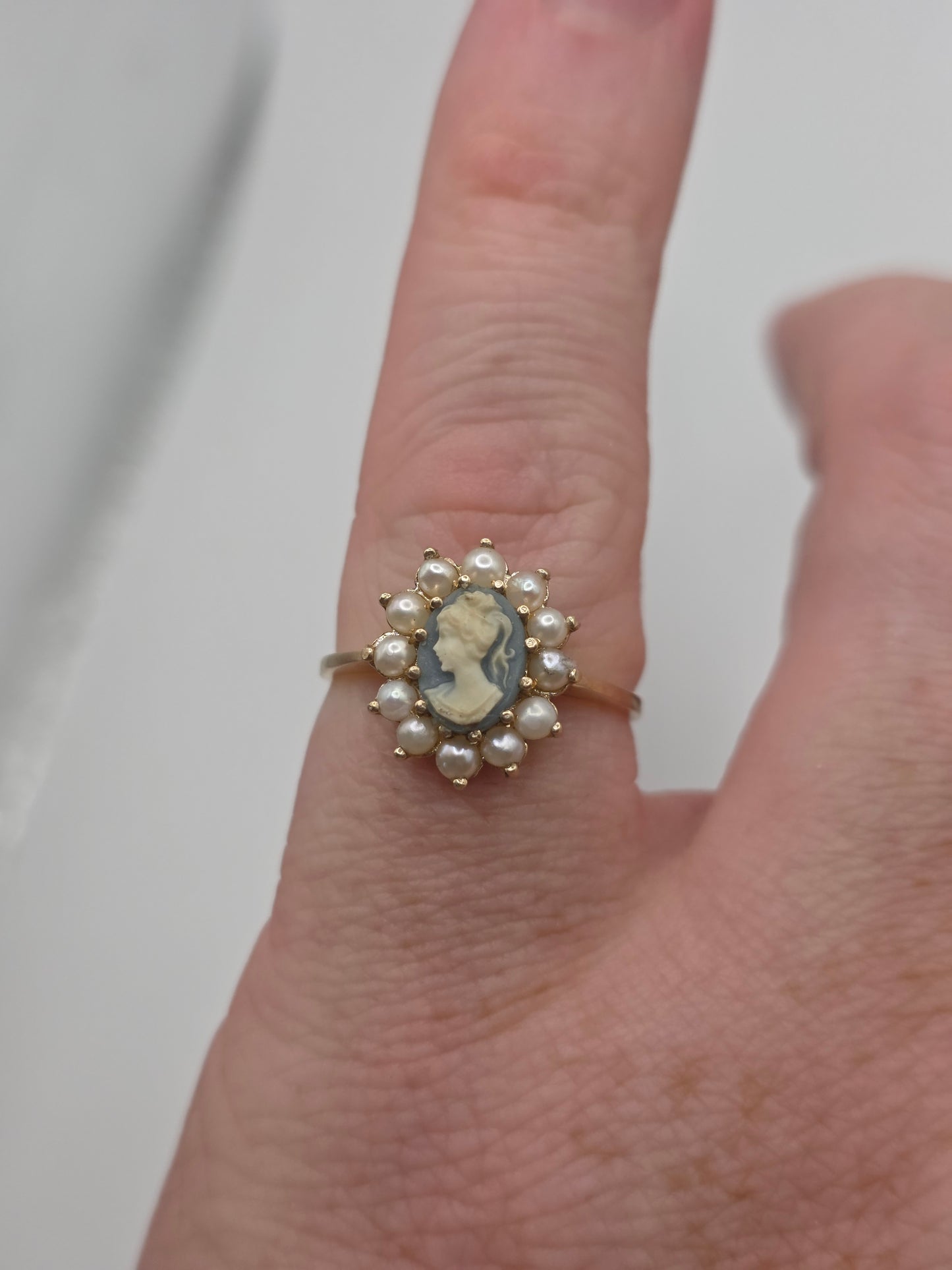 9ct gold limoge and pearl ring