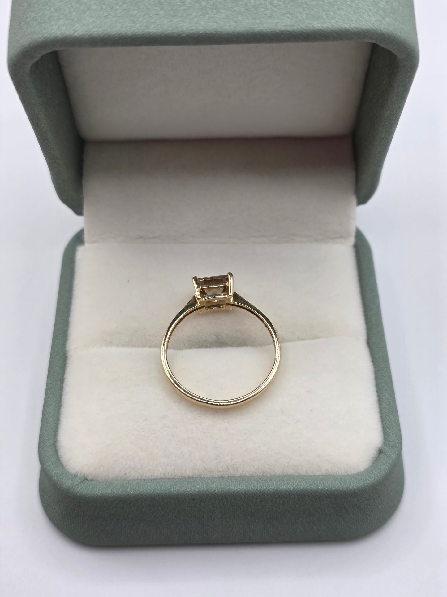 9ct gold topaz ring