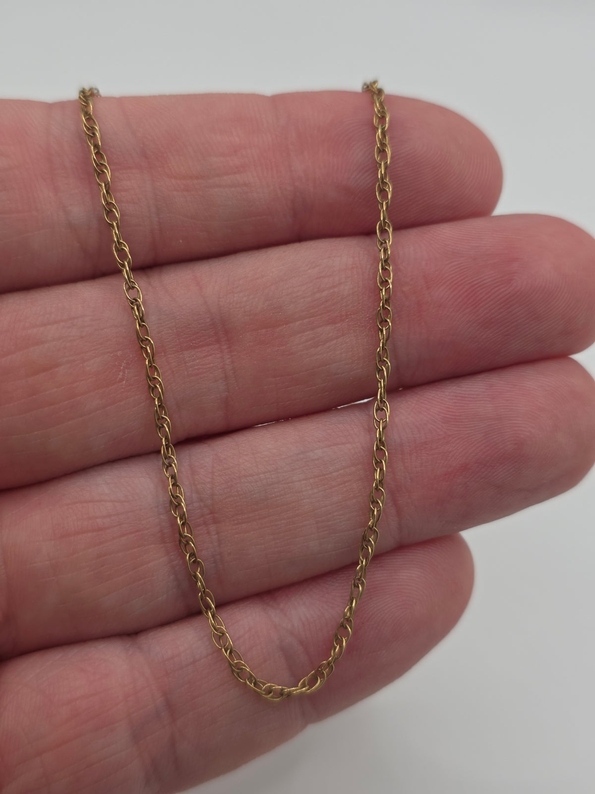9ct gold chain (120)