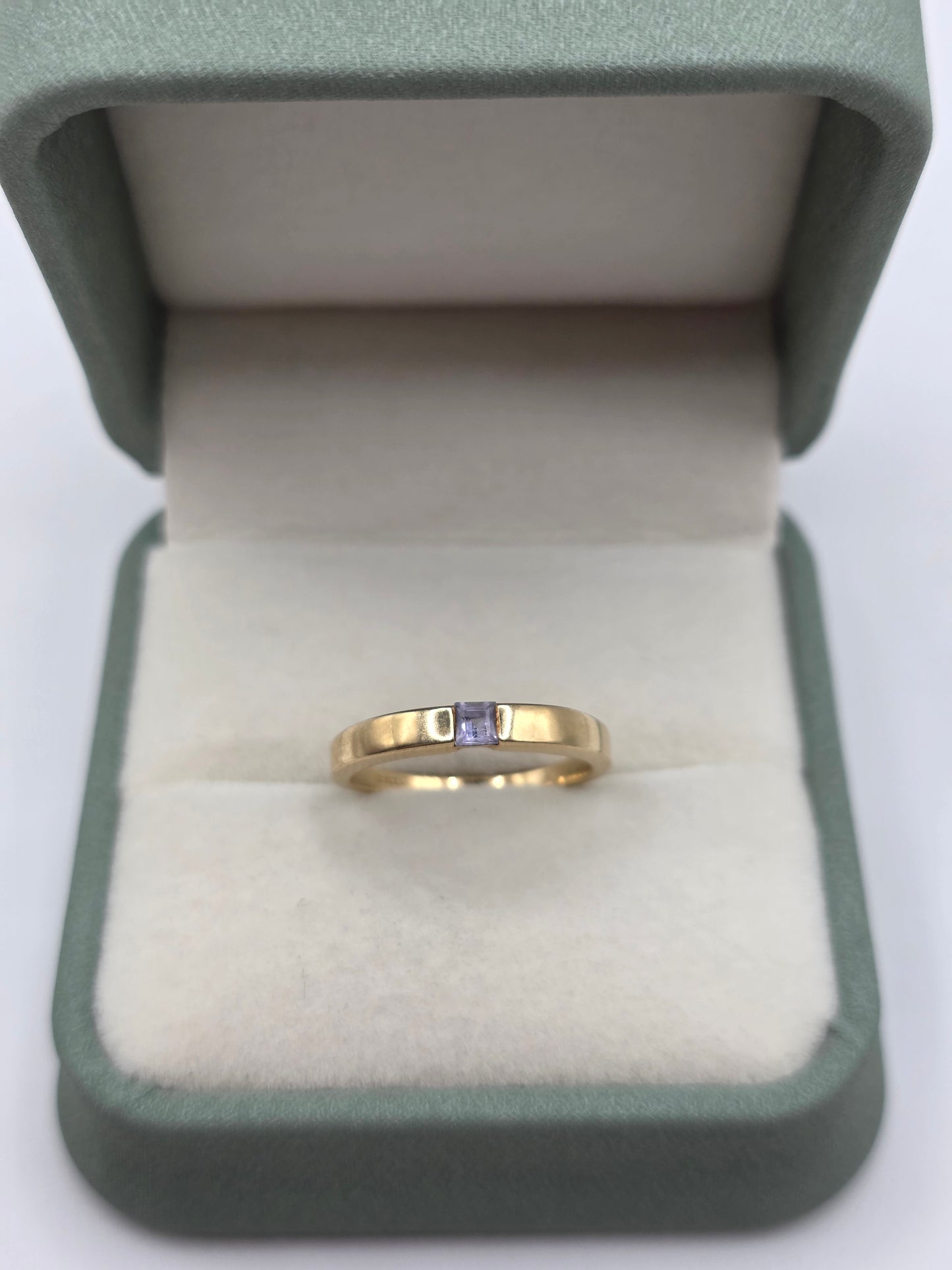 9ct gold tanzanite ring