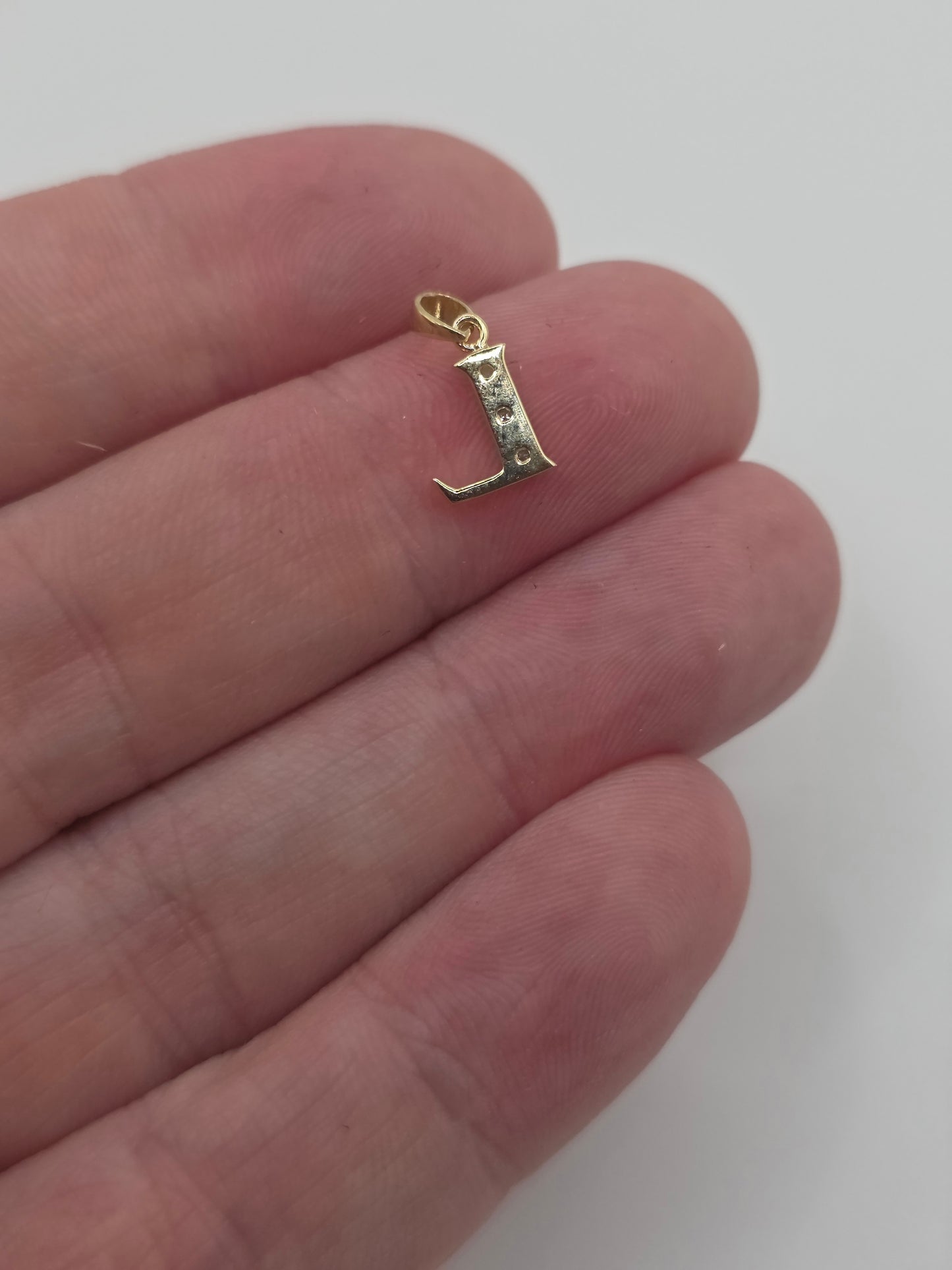 9ct gold diamond initial L pendant