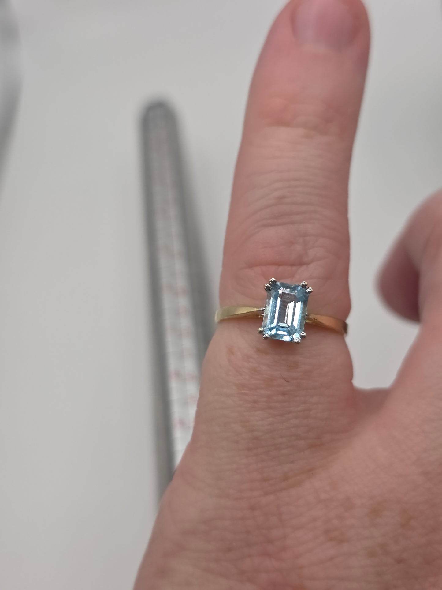 9ct gold blue topaz ring
