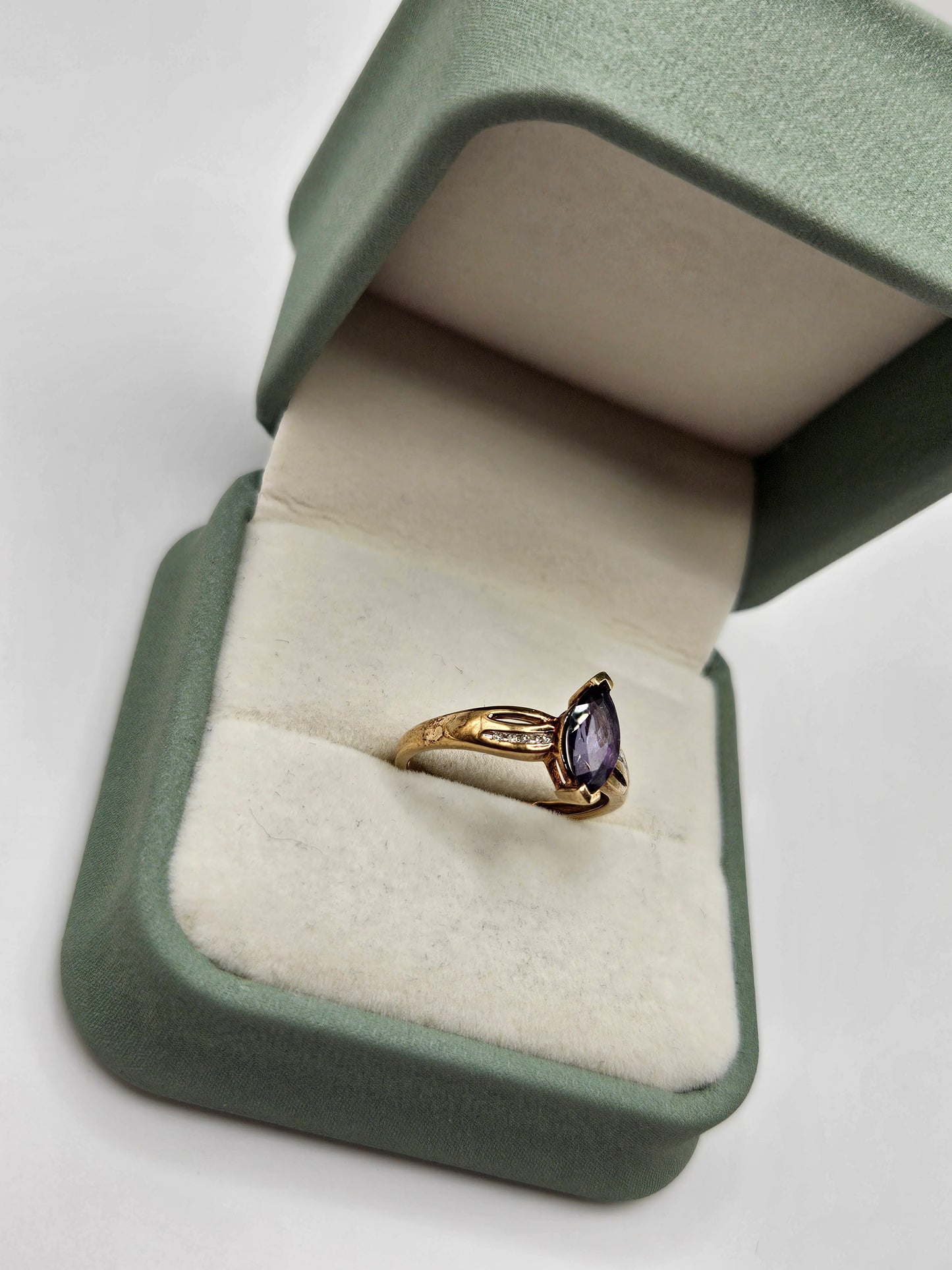 9ct gold amethyst and diamond ring