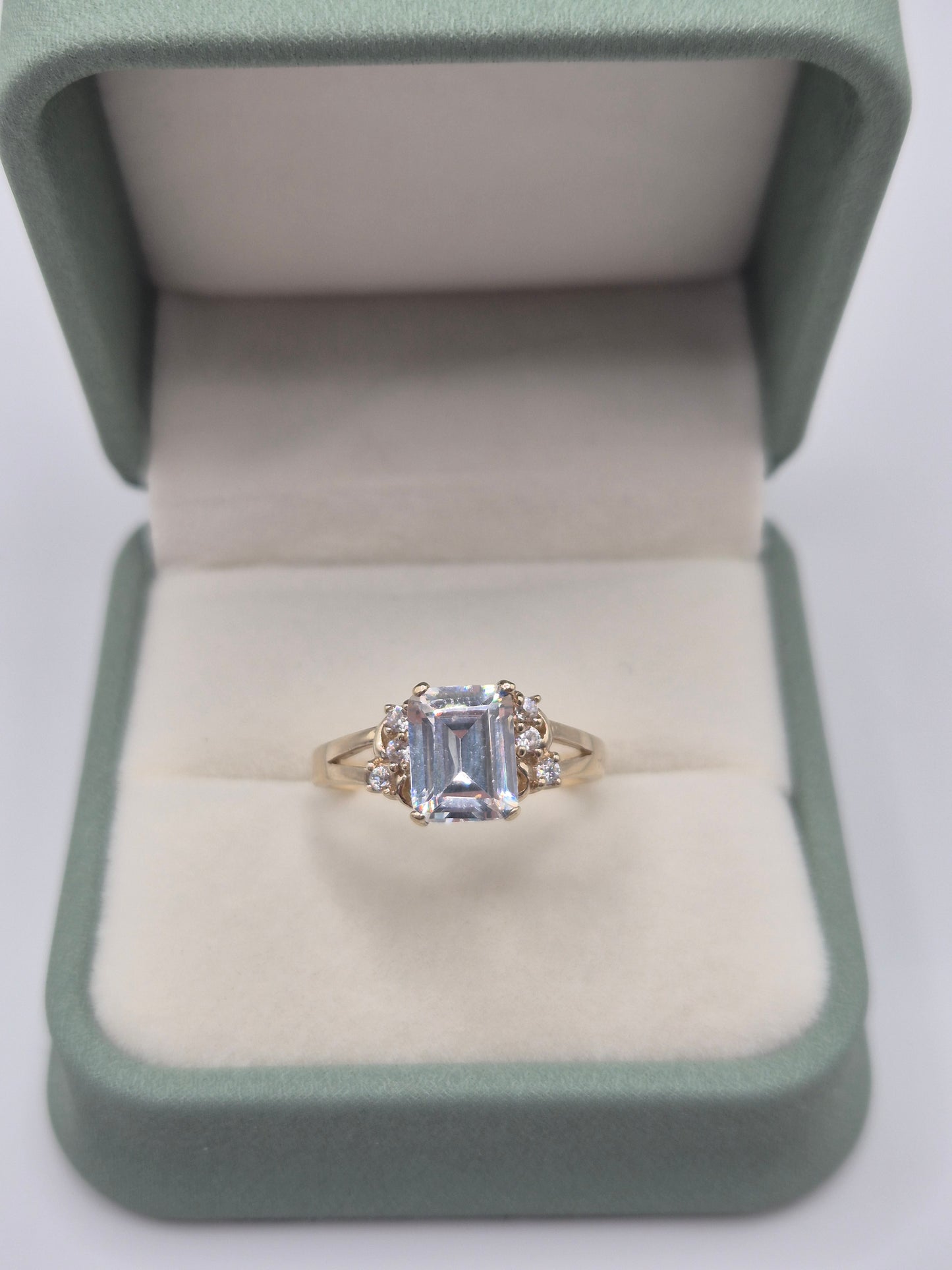 9ct gold topaz and zircon ring