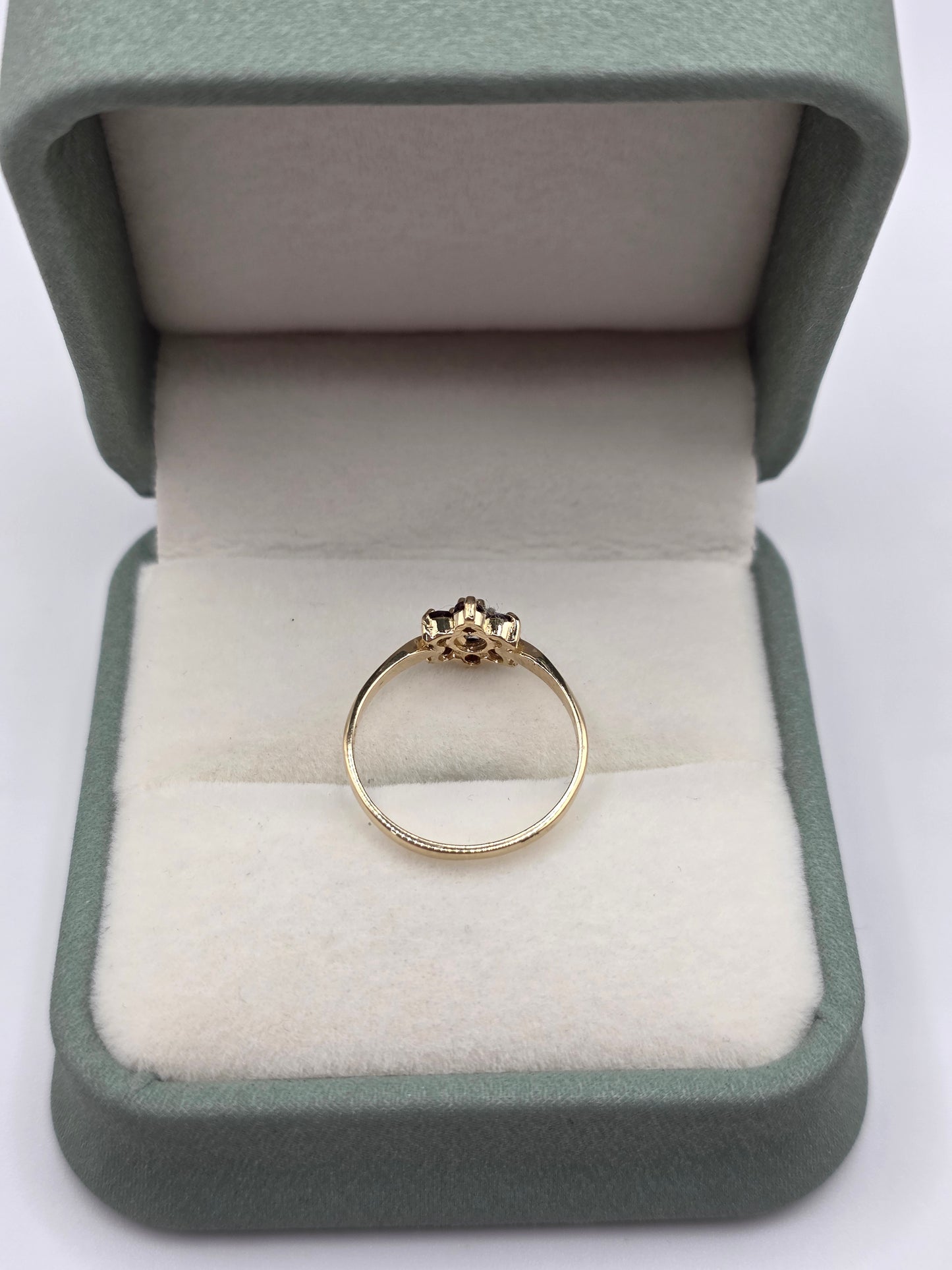9ct gold garnet cluster ring