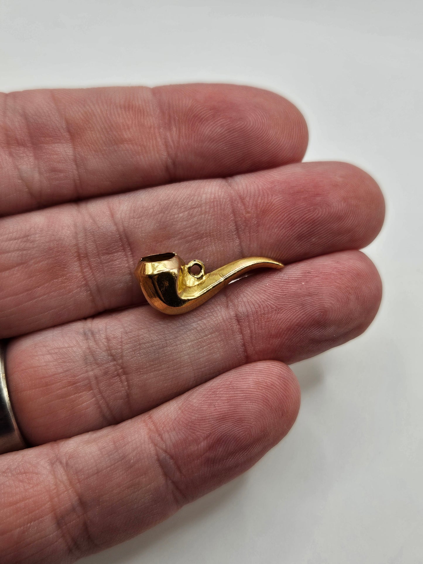 9ct gold pipe charm