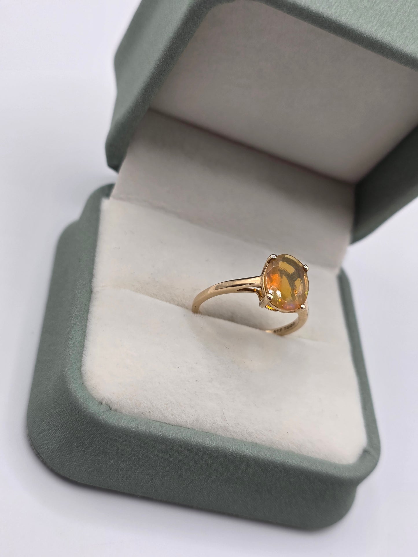 9ct gold opal ring