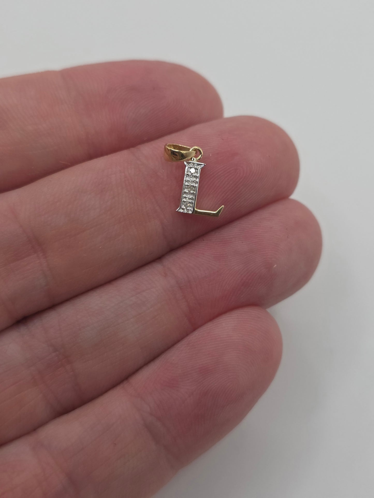 9ct gold diamond initial L pendant