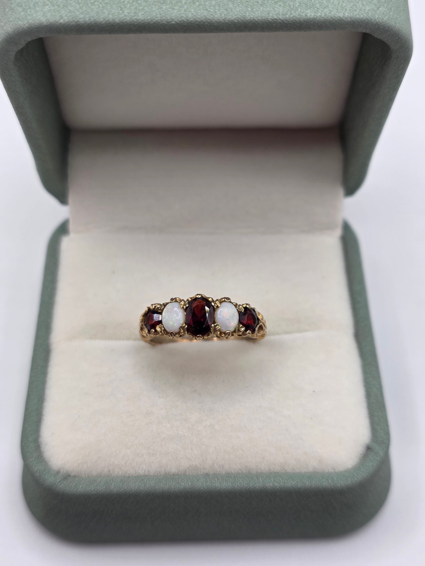 9ct gold garnet and opal ring
