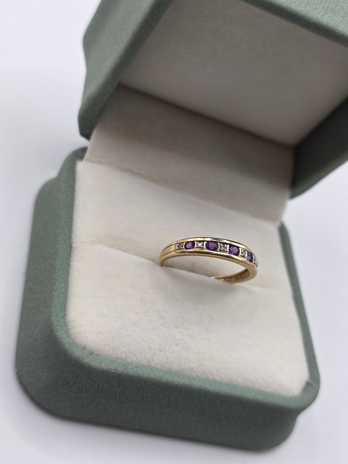 9ct gold amethyst and diamond ring
