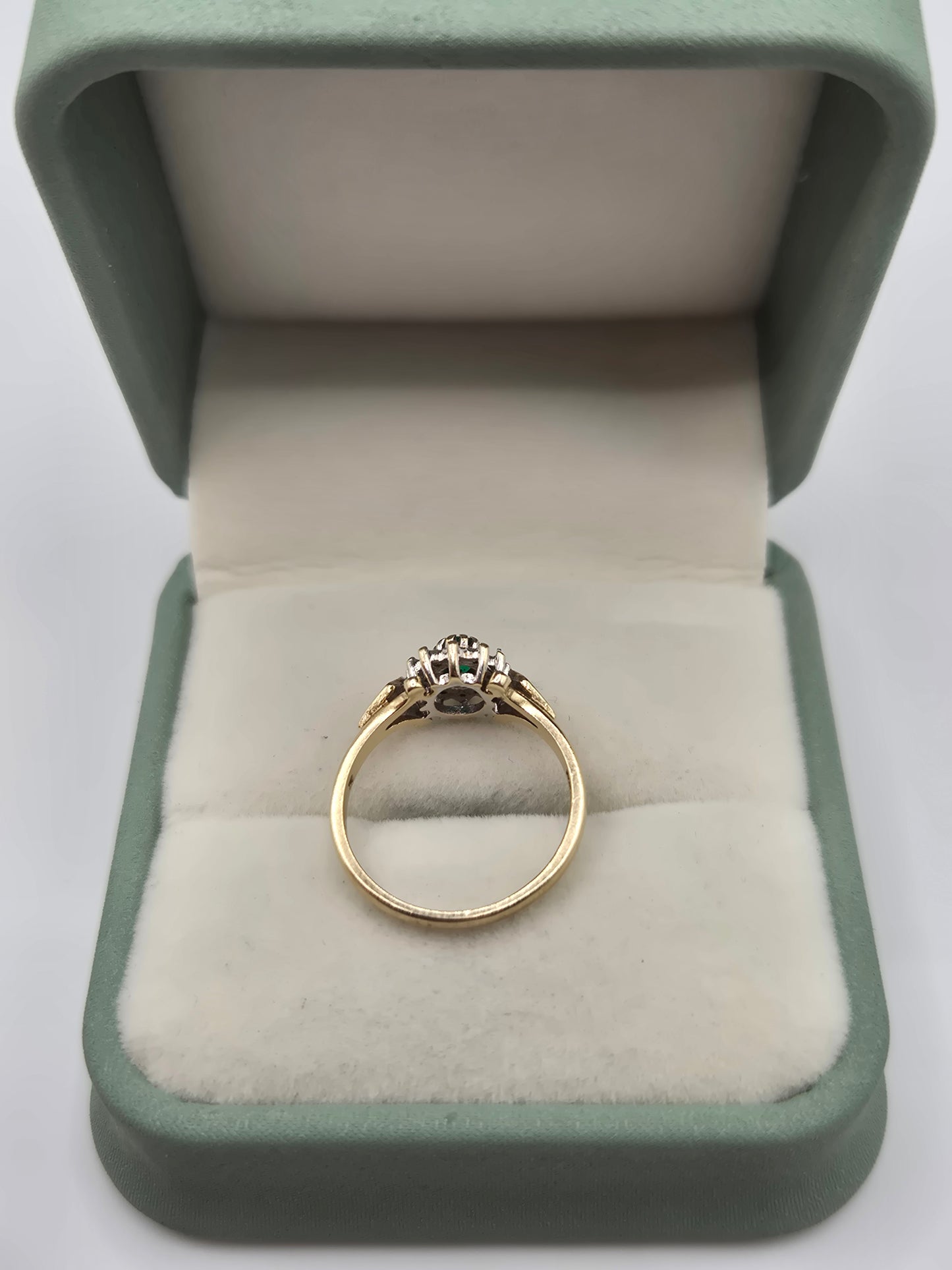 9ct gold diopside and diamond ring