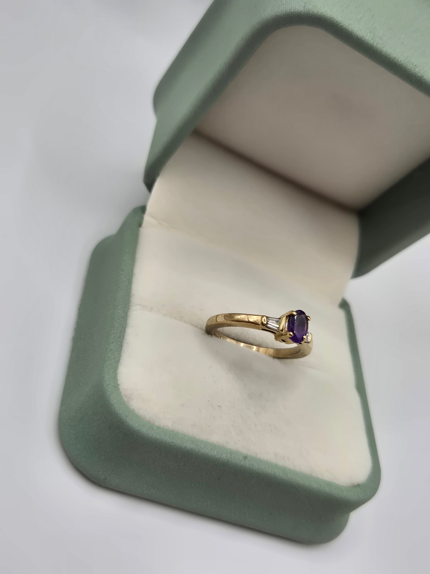 9ct gold amethyst and zircon ring