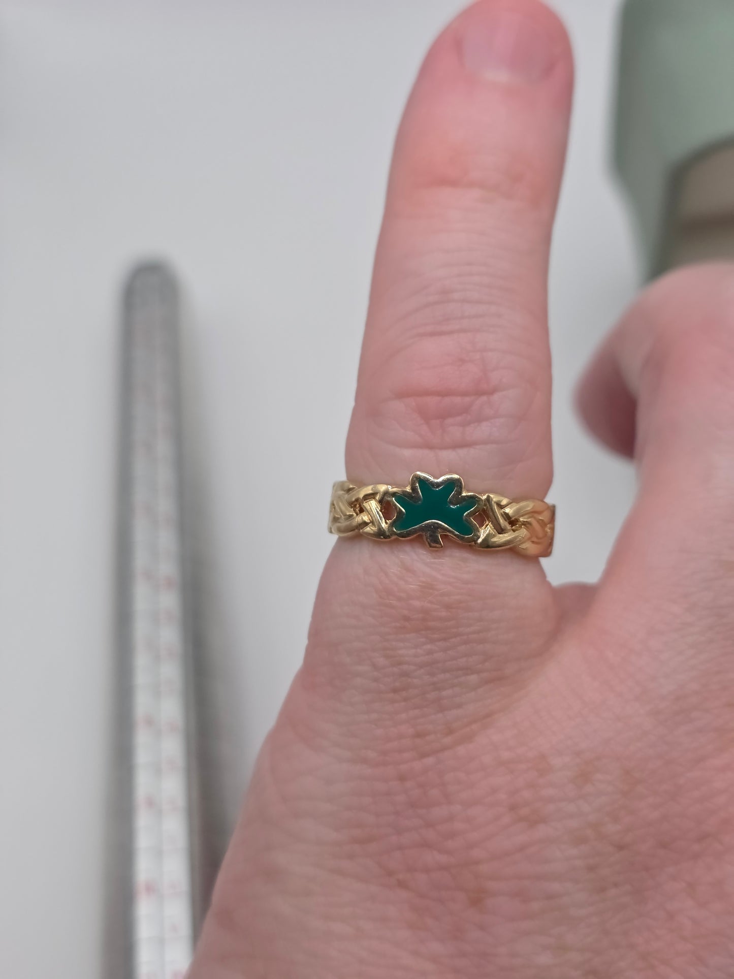 9ct gold enamel shamrock ring