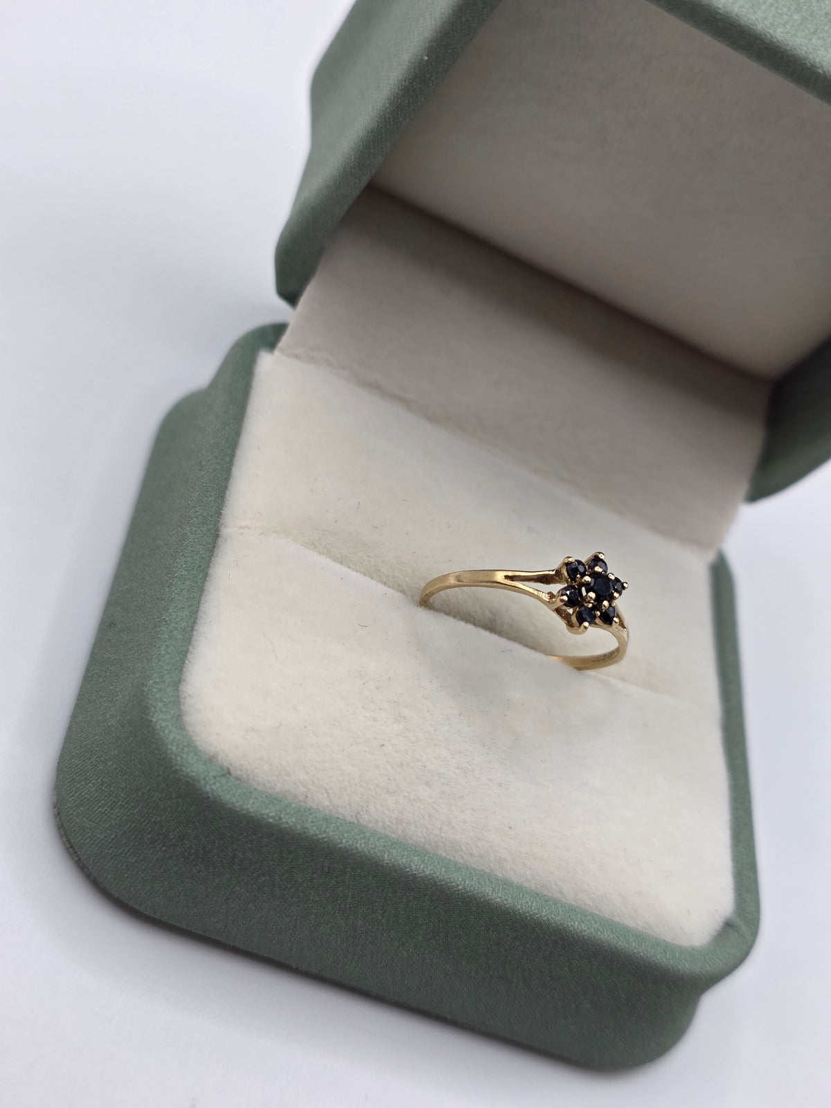 9ct gold sapphire ring