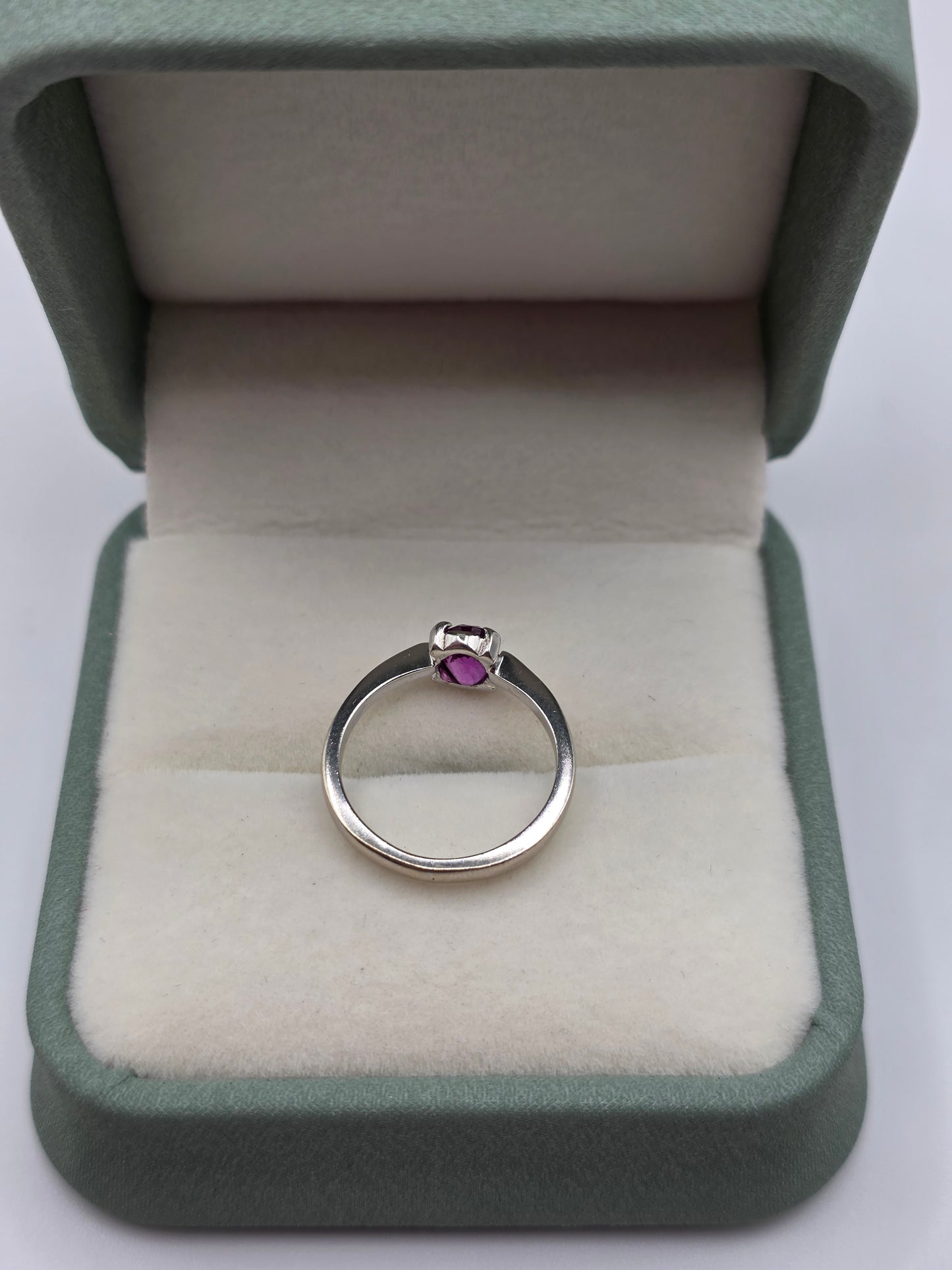 9ct white gold pink sapphire ring