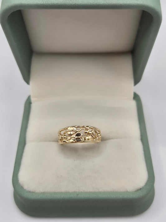 9ct gold floral ring