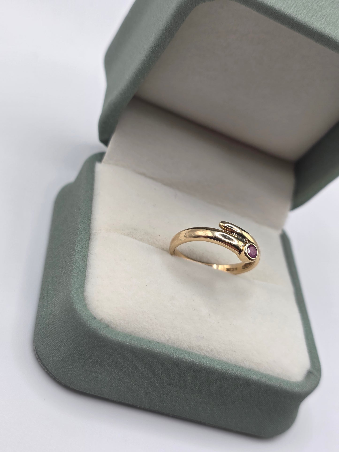 9ct gold ruby ring