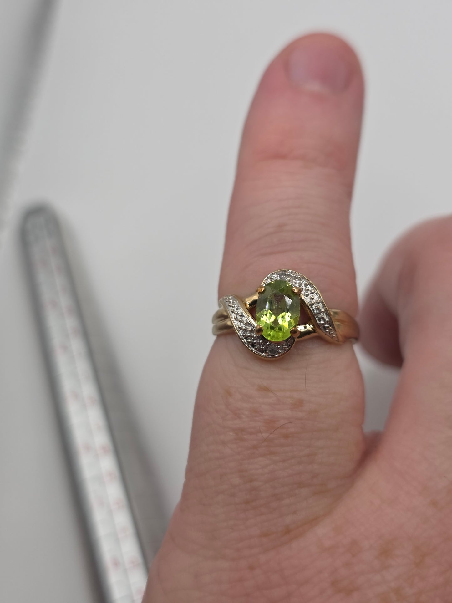 9ct gold peridot and diamond ring