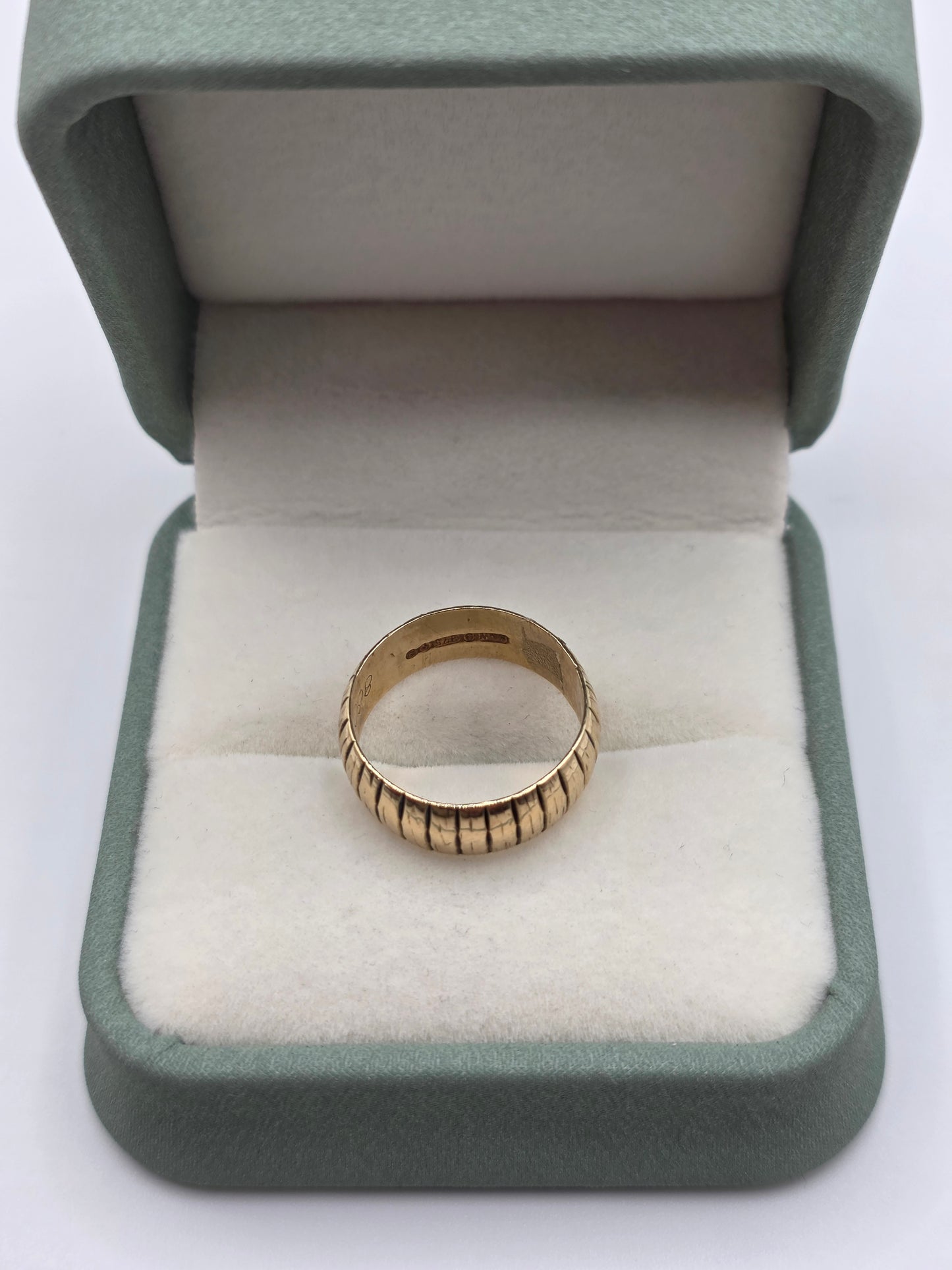 9ct gold ring